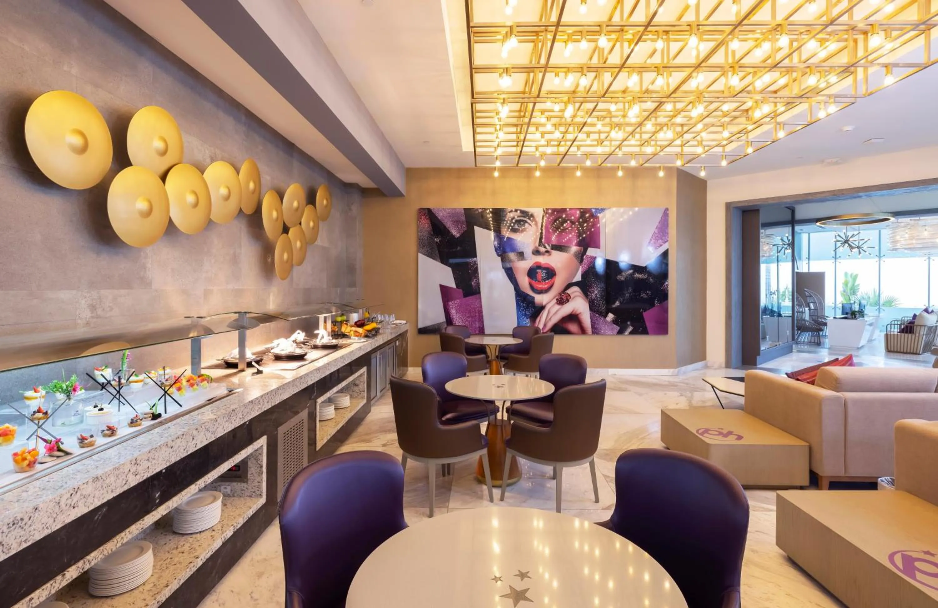 Lounge or bar in Planet Hollywood Cancun Adult Scene by Royalton, An Autograph Collection All-Inclusive Resort - Adults Only