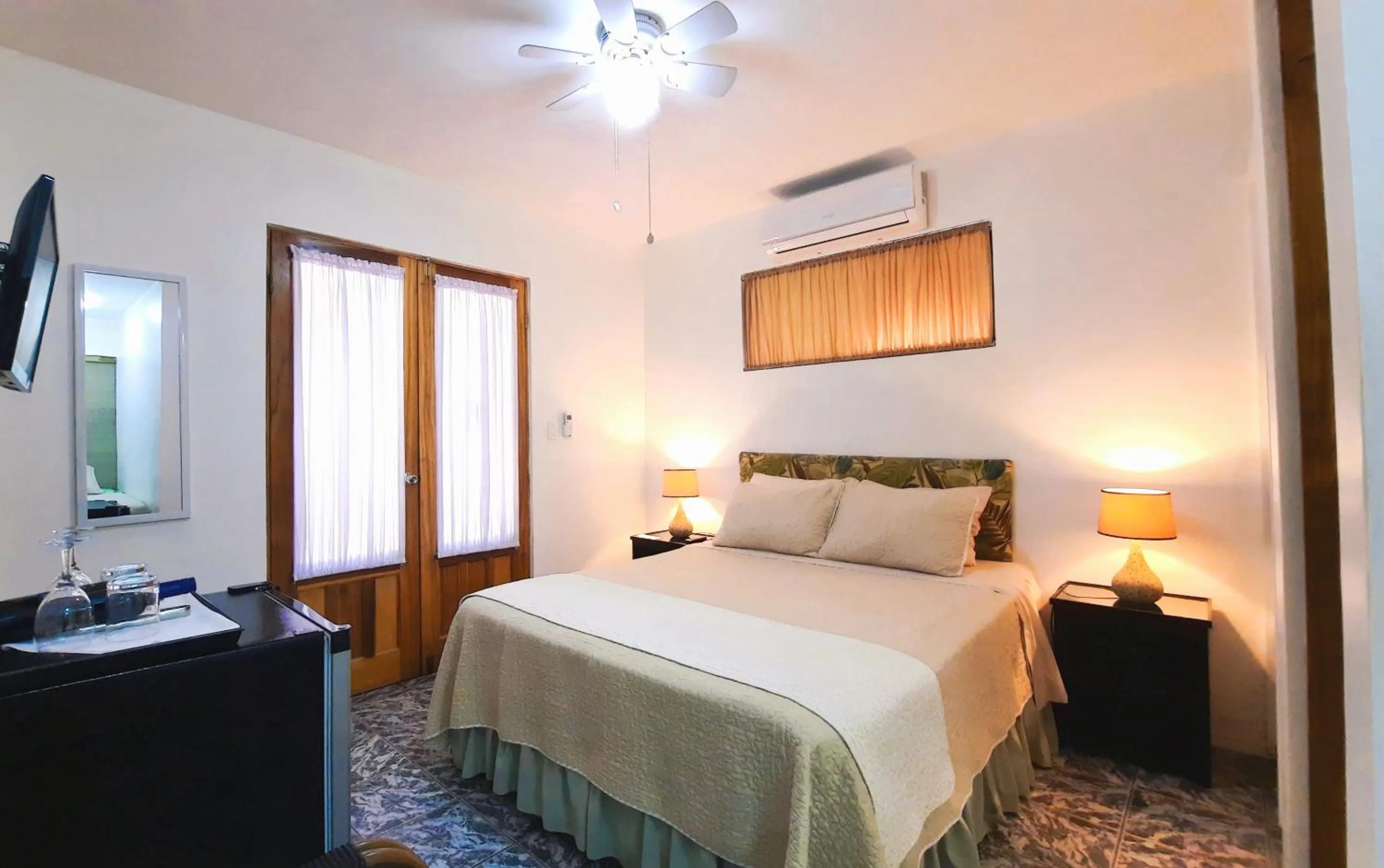 TV and multimedia, Bed in Vista Canyon Inn