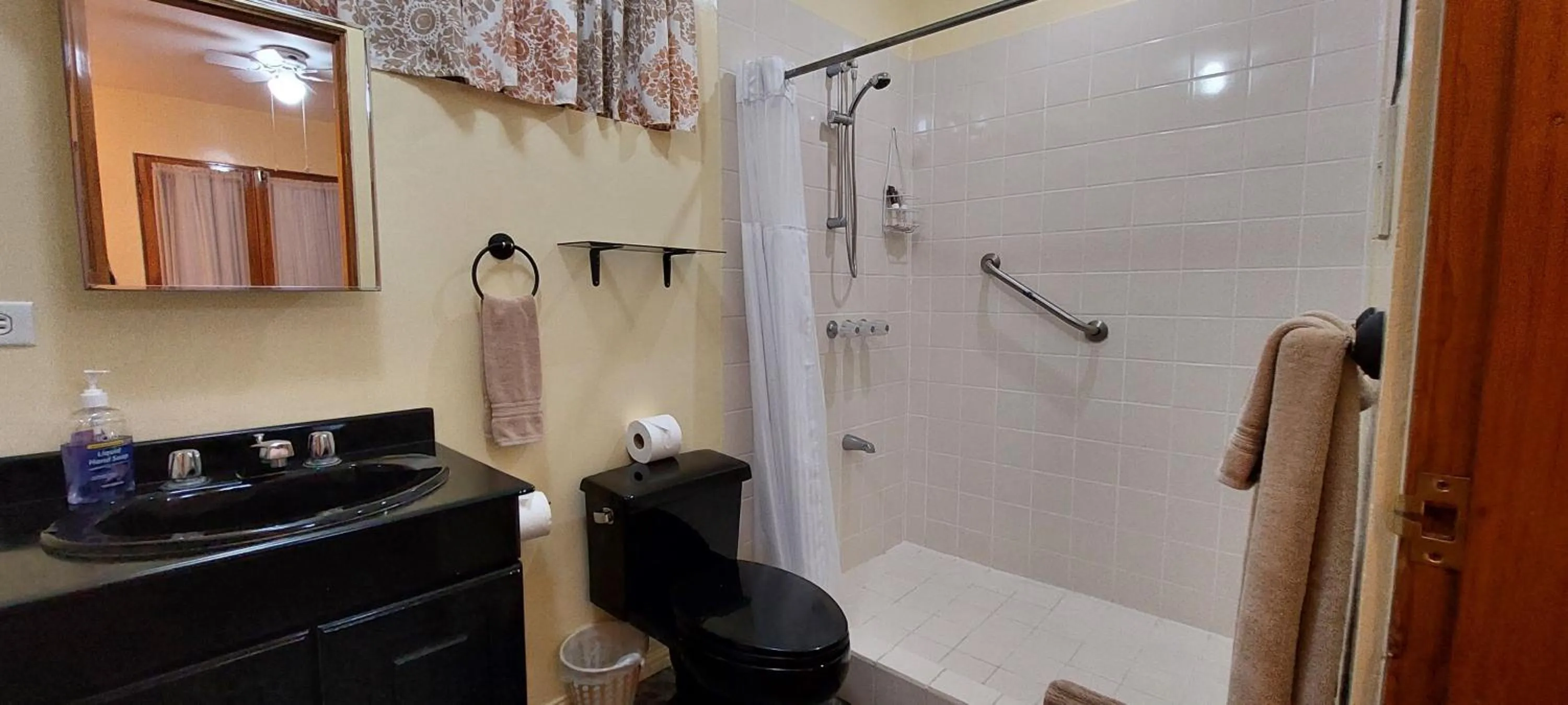 Bathroom in Vista Canyon Inn