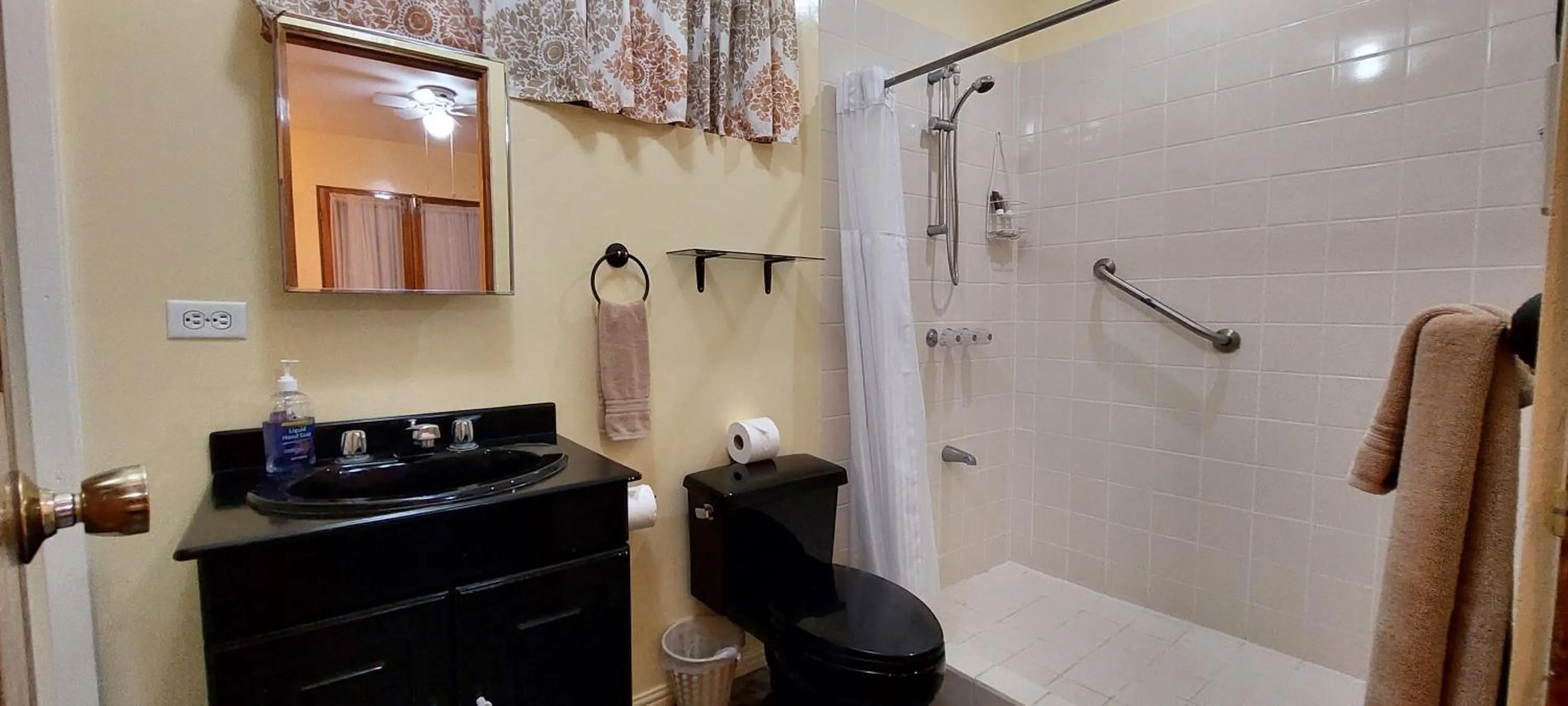 Bathroom in Vista Canyon Inn