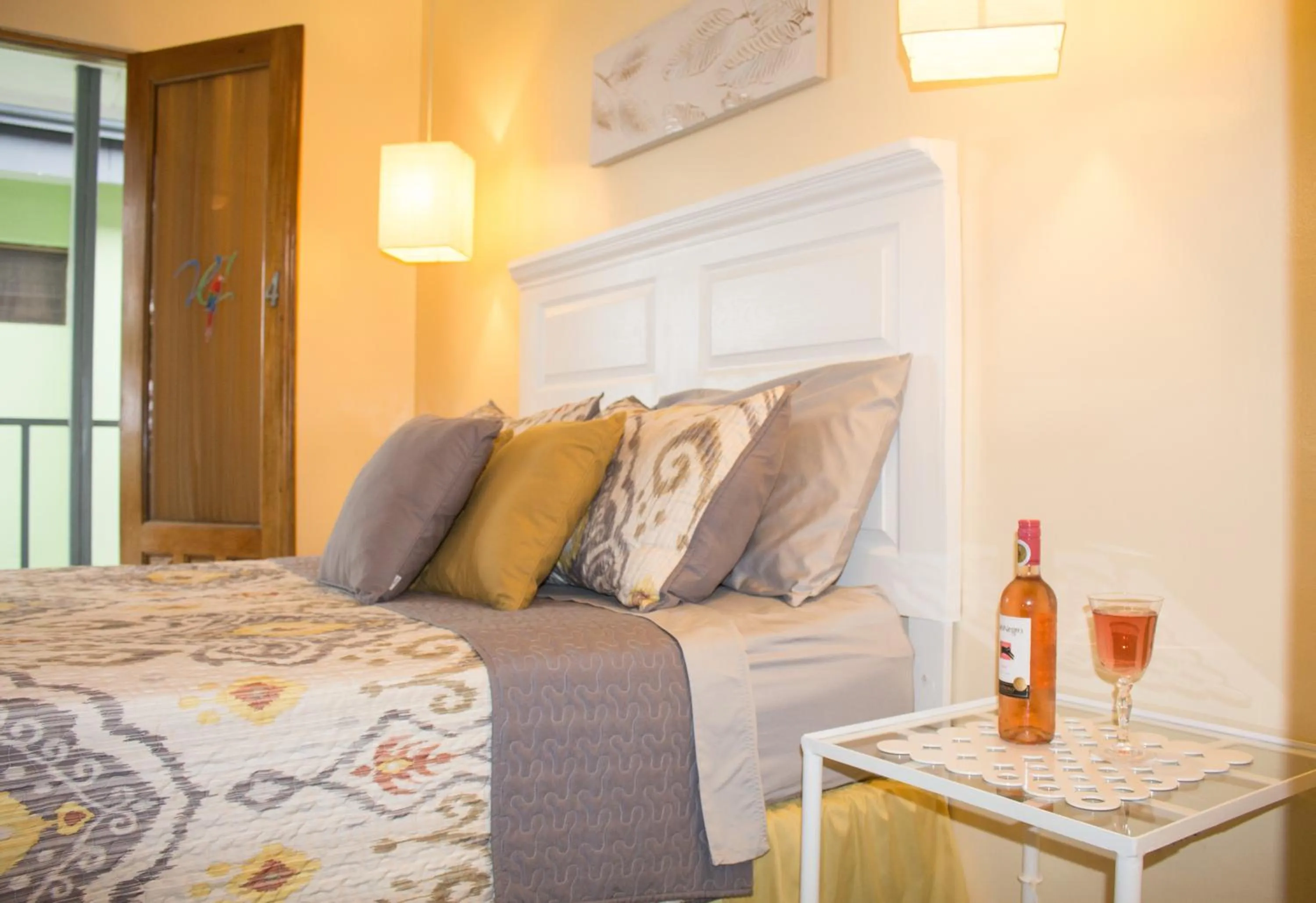 Bathroom, Bed in Vista Canyon Inn