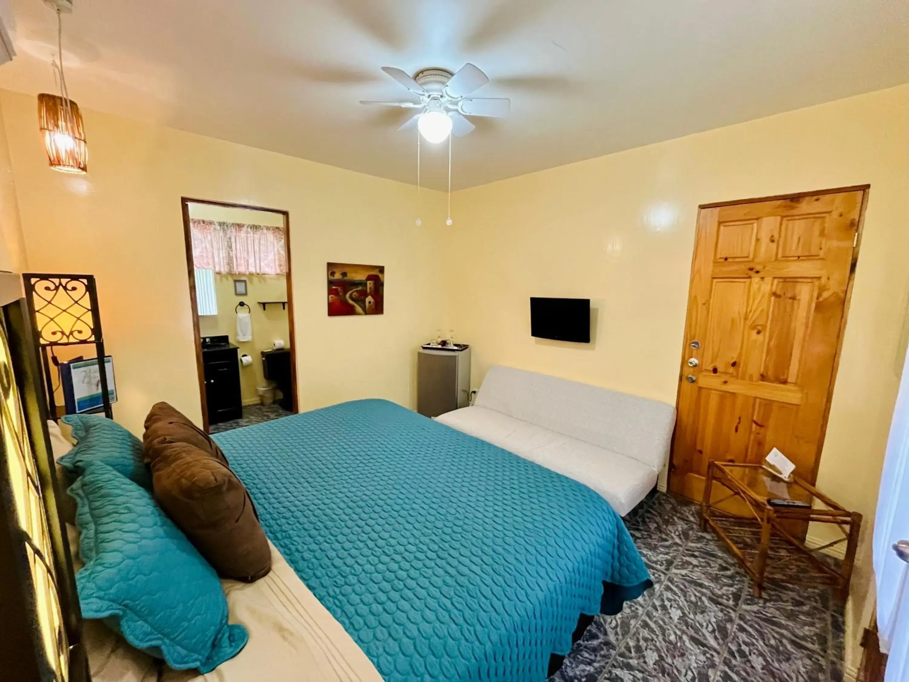 Standard King Room in Vista Canyon Inn Standard King Room in Vista Canyon Inn