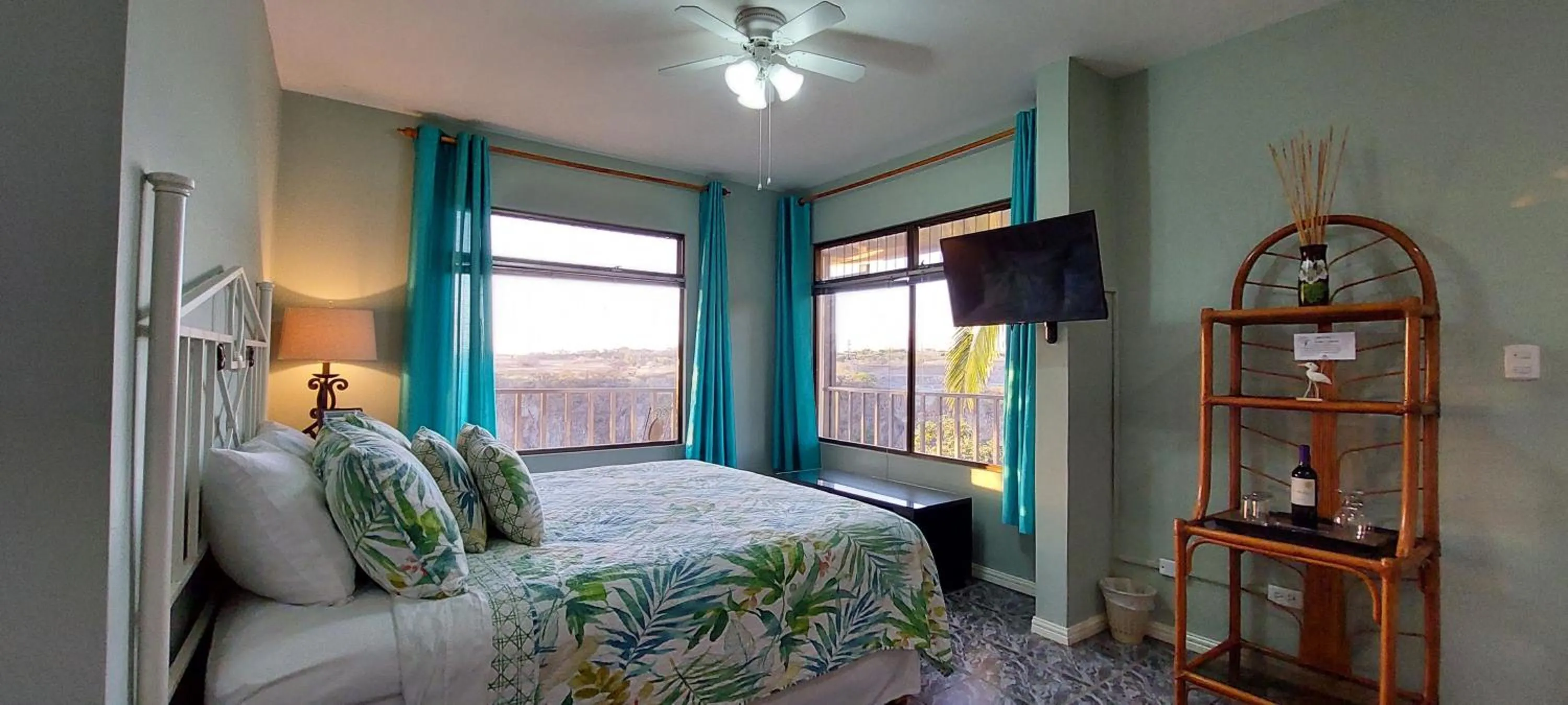 Photo of the whole room, Bed in Vista Canyon Inn