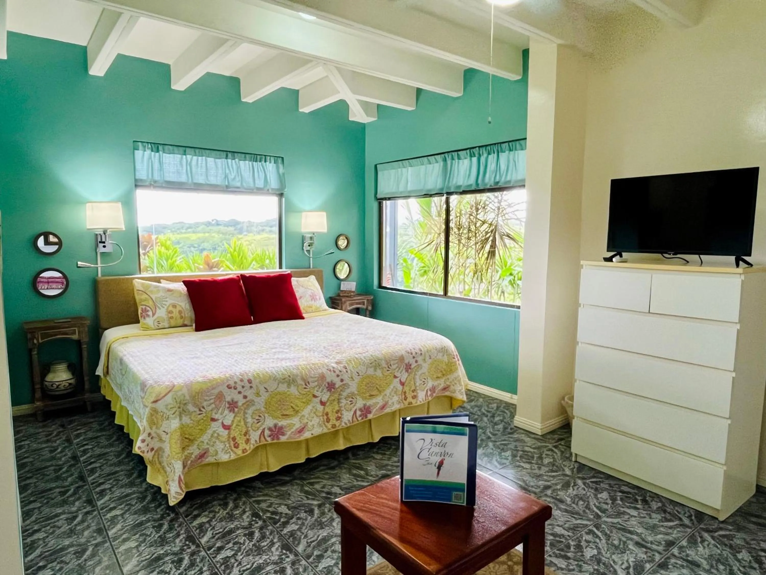 View (from property/room), Bed in Vista Canyon Inn