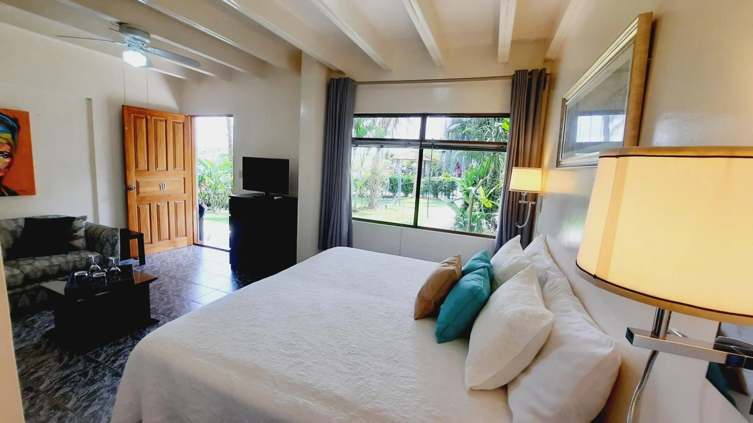 Photo of the whole room, Bed in Vista Canyon Inn