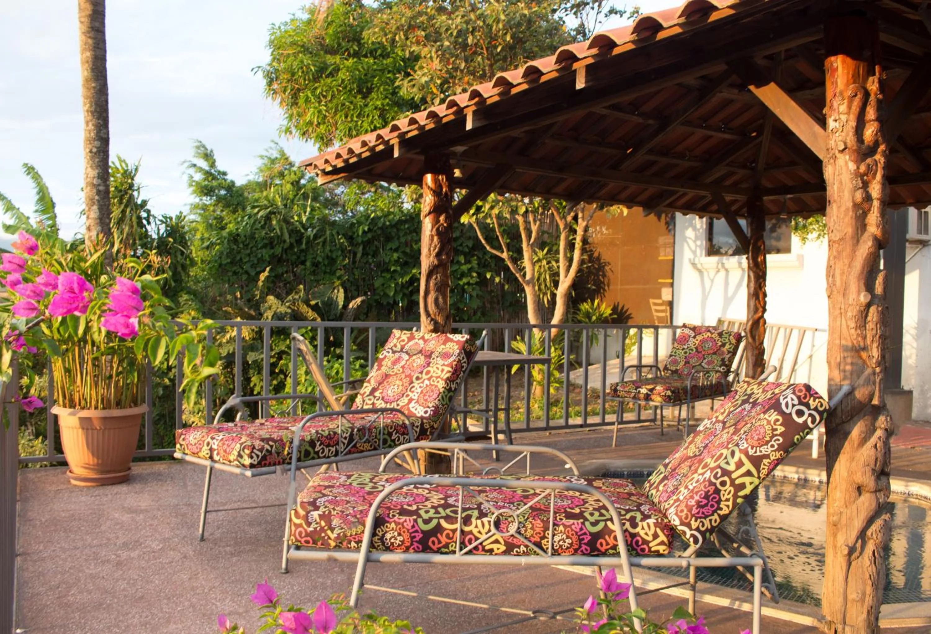 Seating area in Vista Canyon Inn