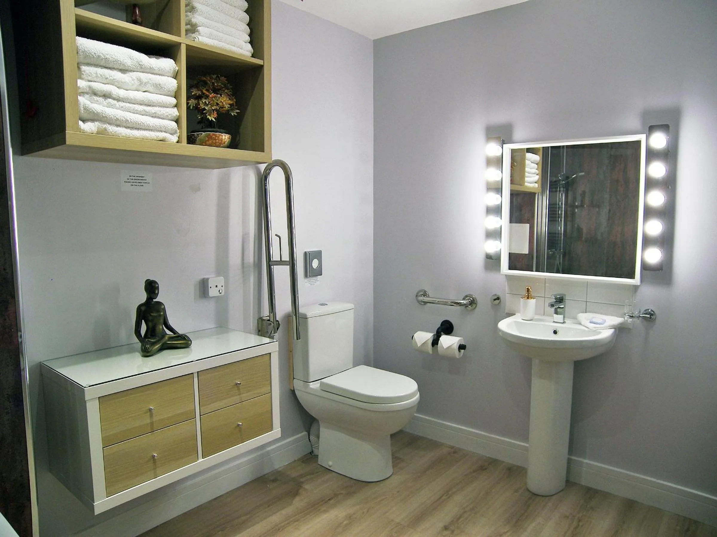 Bathroom in Beaverhall Apartments