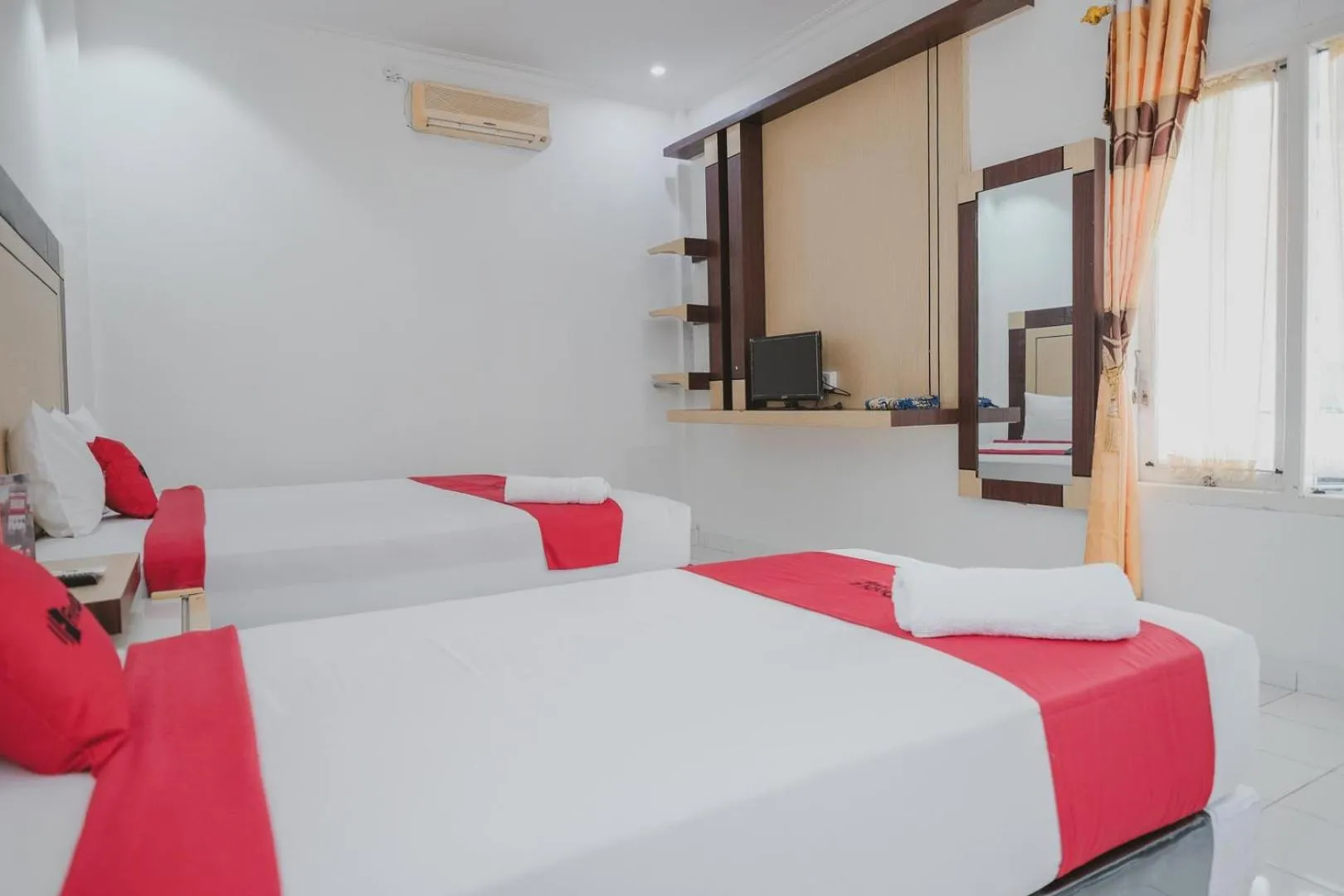 Bedroom in RedDoorz Syariah near RSUD Kolonel Abundjani Bangko