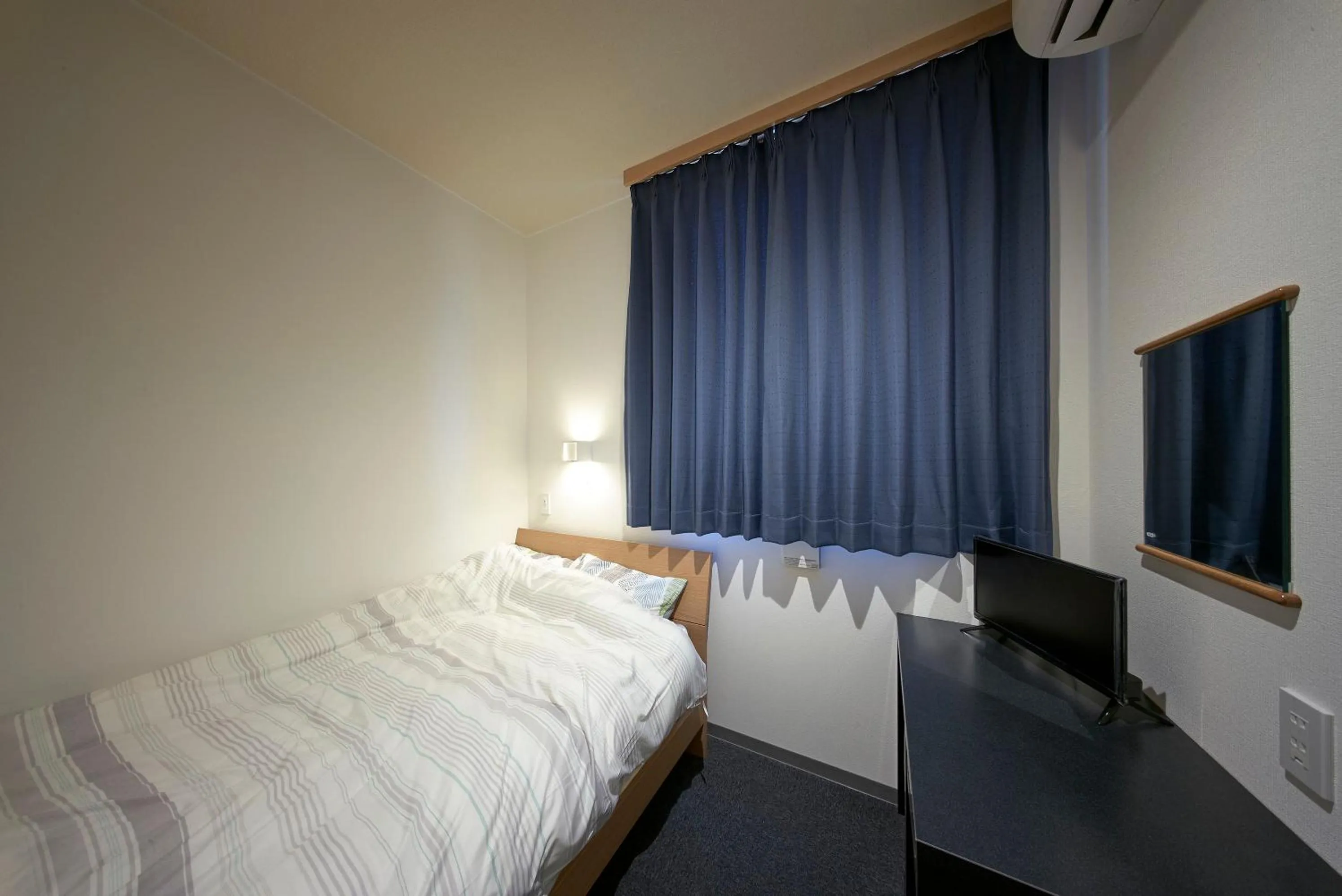 Photo of the whole room, Bed in Hostel Takeyado