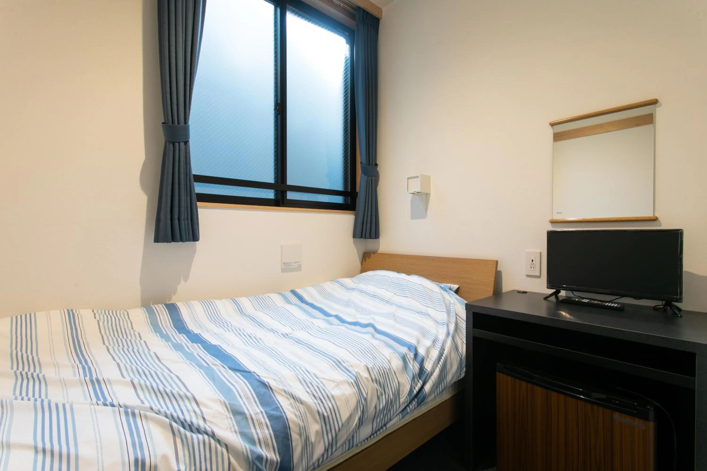 Photo of the whole room, Bed in Hostel Takeyado