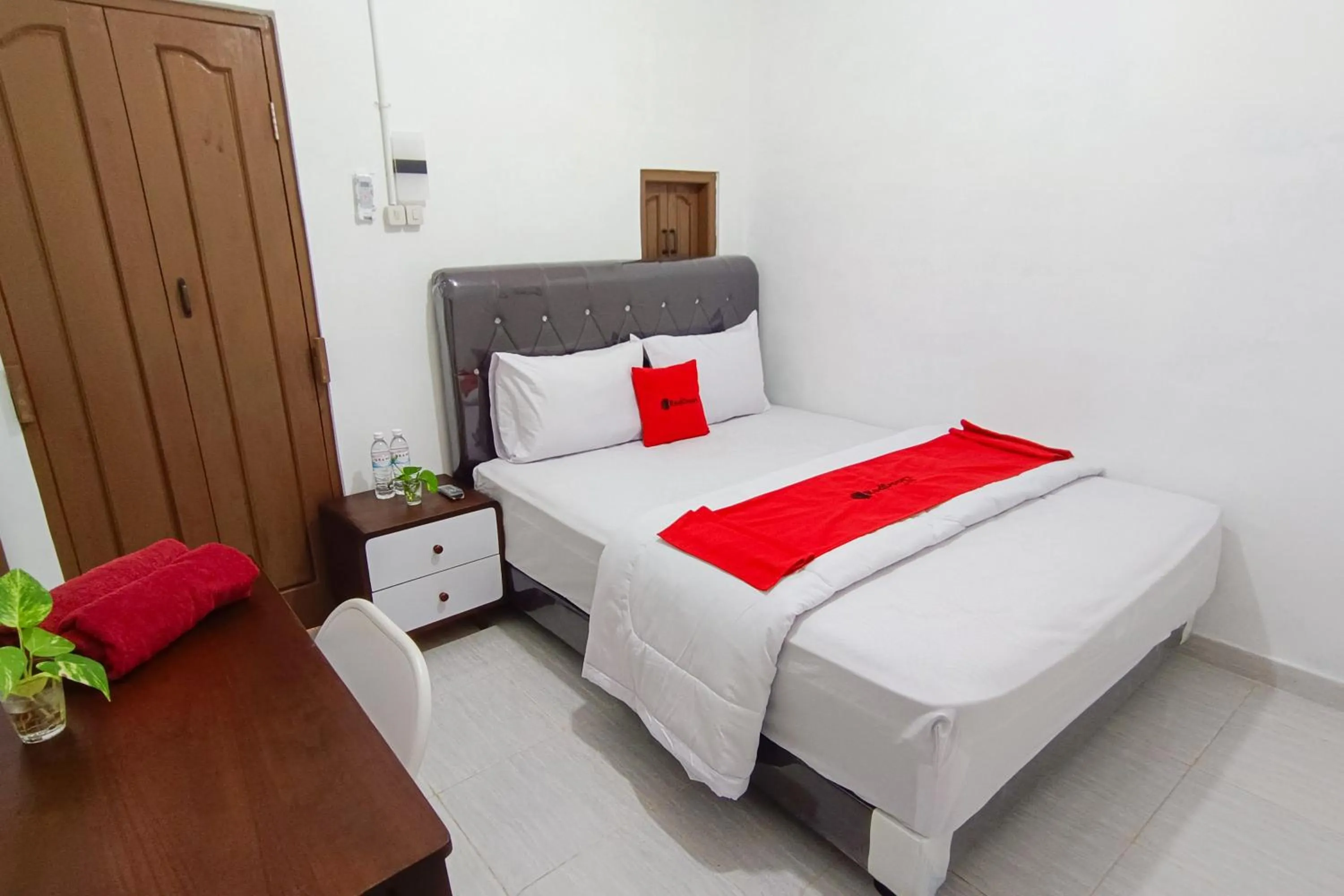 Bed in RedDoorz at Kubu Selem Lampung