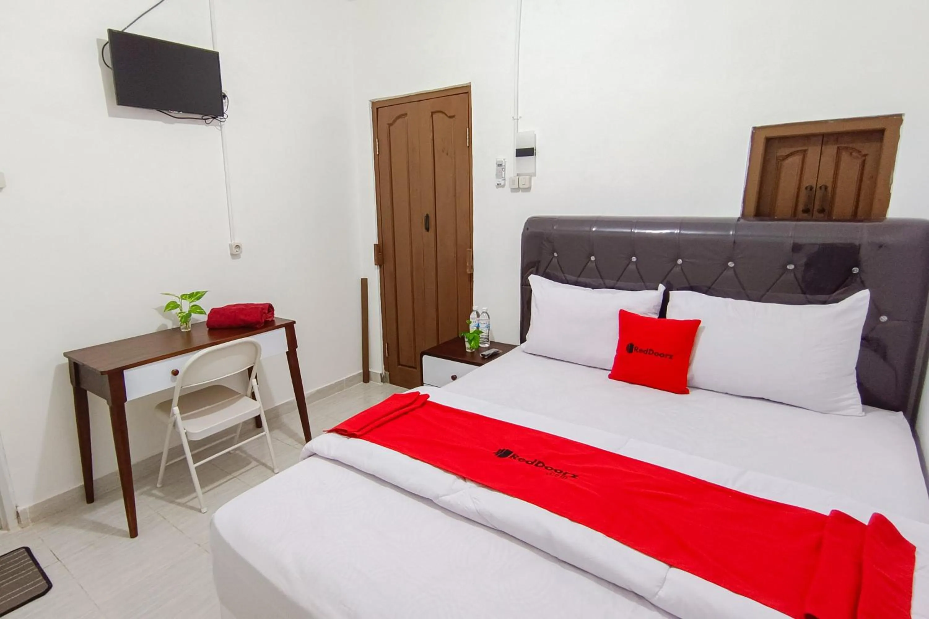 Bed in RedDoorz at Kubu Selem Lampung