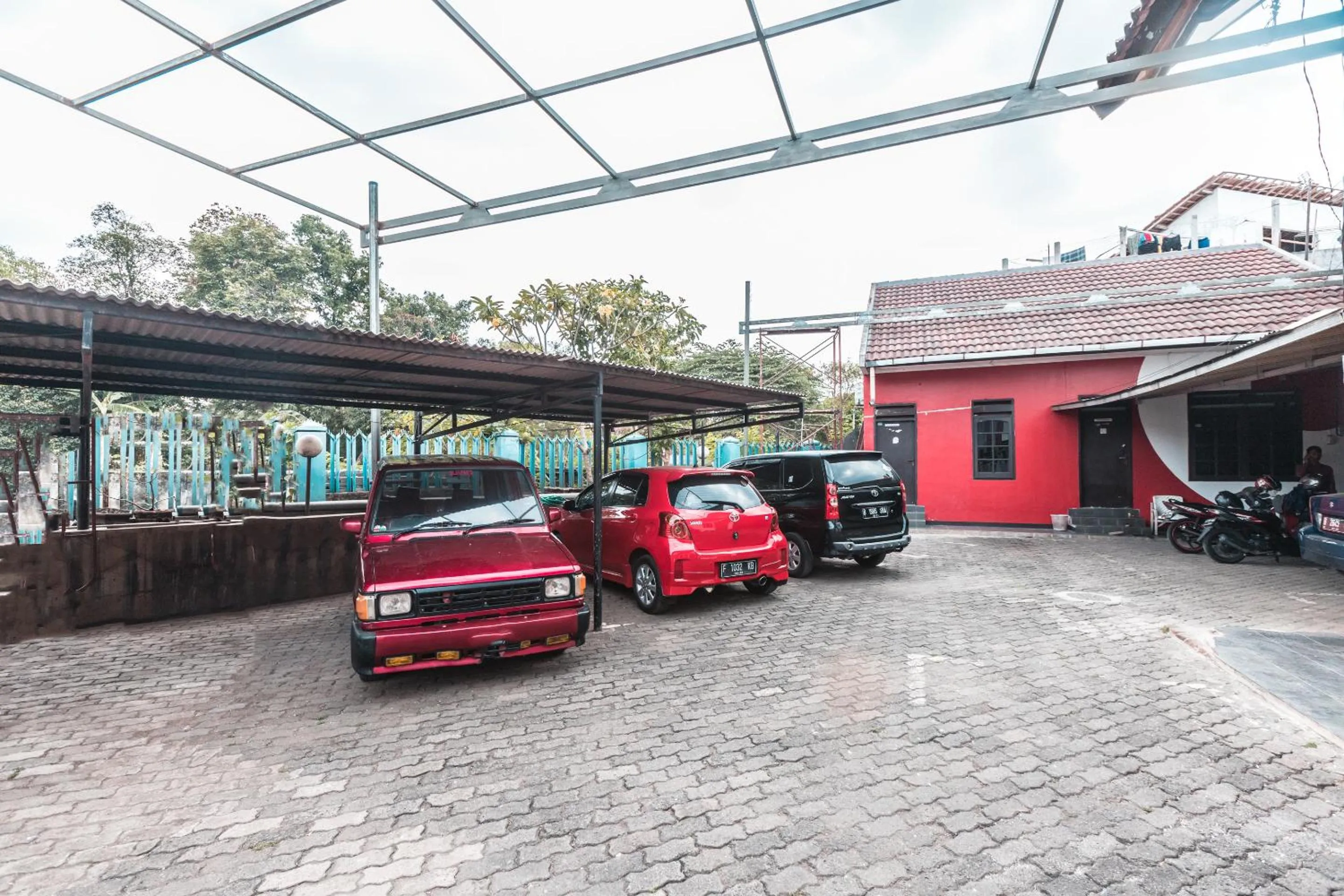 Property building in OYO 947 Angel Home Stay Syariah Near Atrium Pondok Gede, Museum Monumen Pancasila, Taman Mini