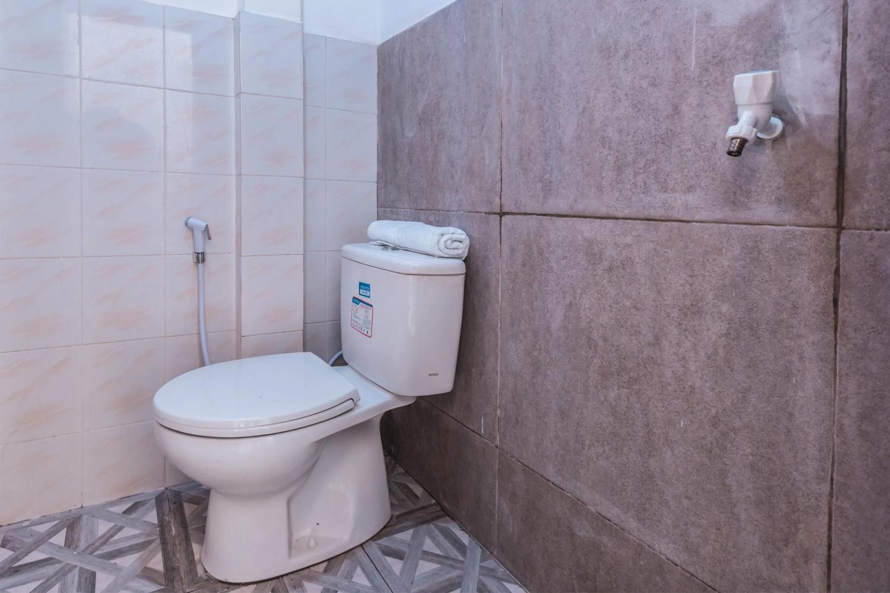 Bathroom in OYO 947 Angel Home Stay Syariah Near Atrium Pondok Gede, Museum Monumen Pancasila, Taman Mini