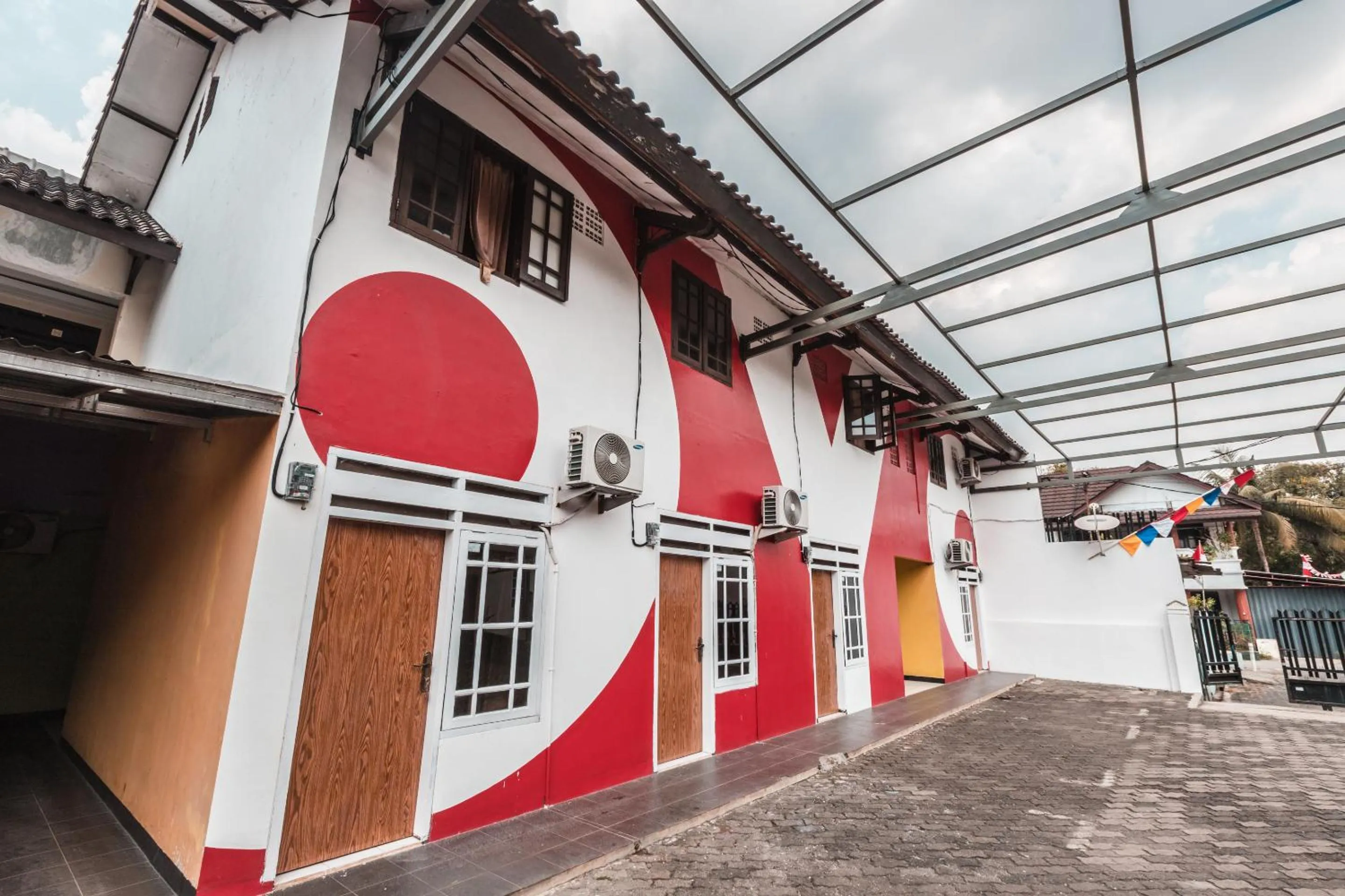 Facade/entrance in OYO 947 Angel Home Stay Syariah Near Atrium Pondok Gede, Museum Monumen Pancasila, Taman Mini