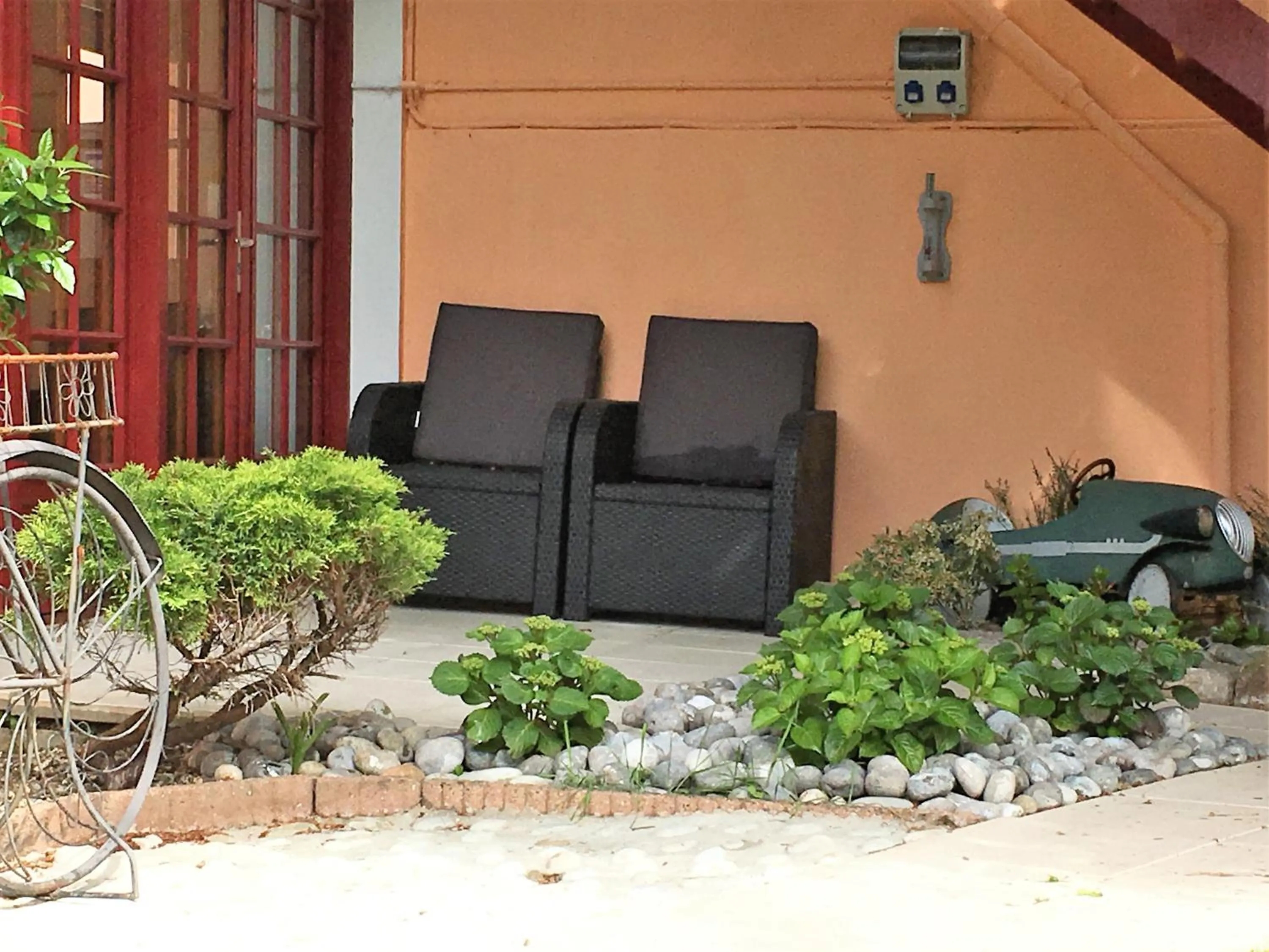 Patio in Hôtel et Appart 'hôtel Chez Gino ETAPLES-Le Touquet