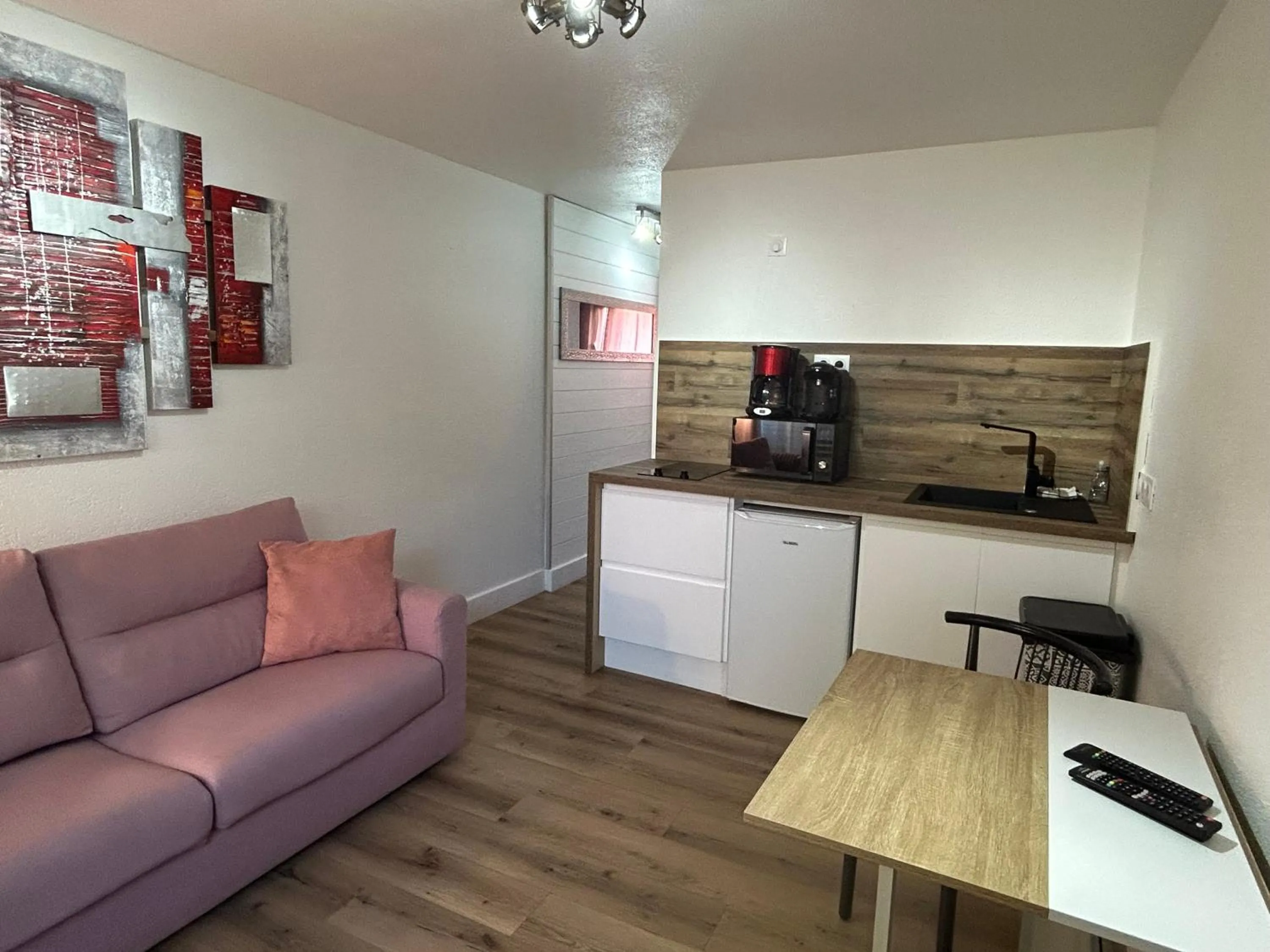 Kitchen or kitchenette in Hôtel et Appart 'hôtel Chez Gino ETAPLES-Le Touquet