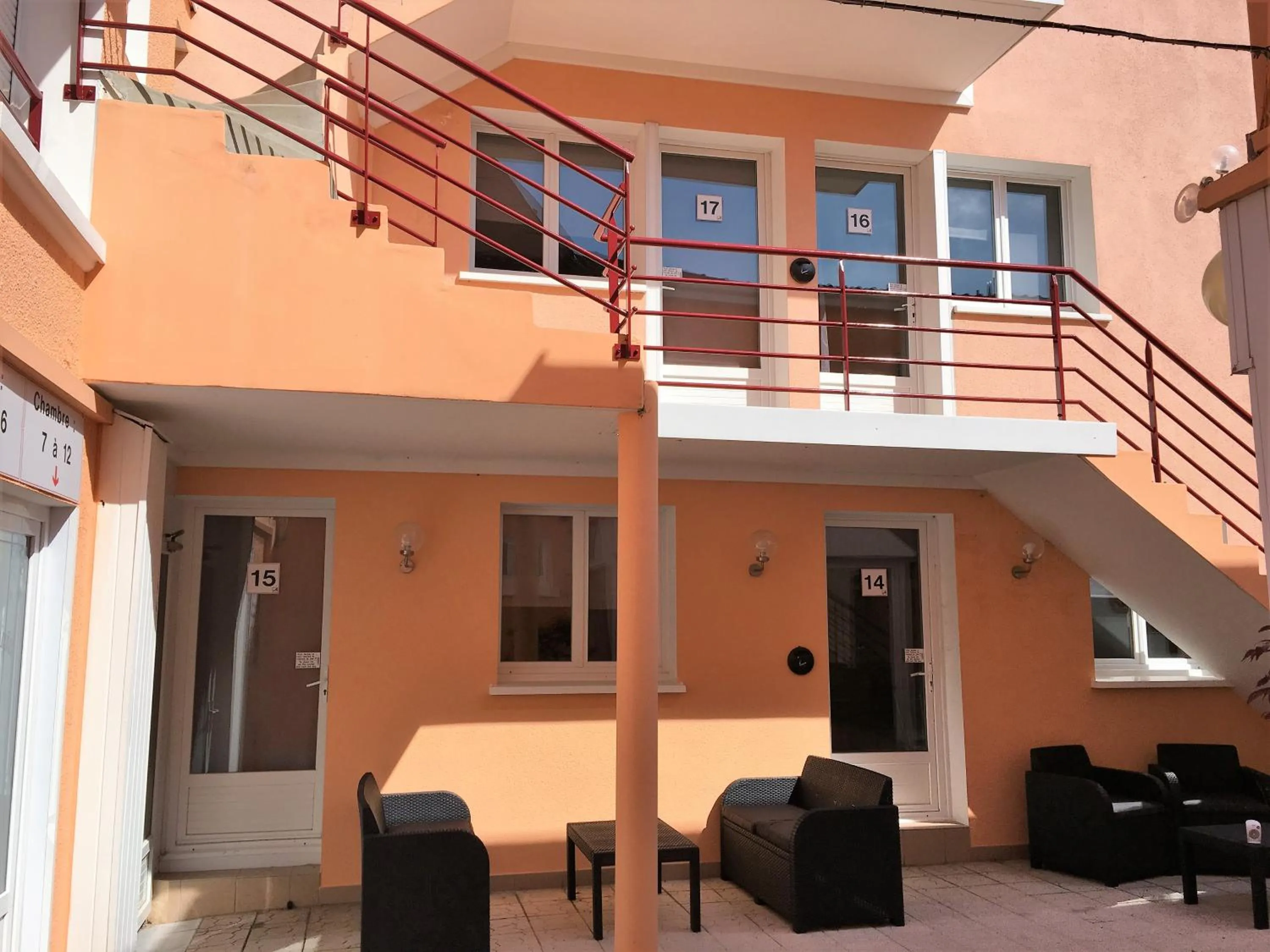 Property building in Hôtel et Appart 'hôtel Chez Gino ETAPLES-Le Touquet