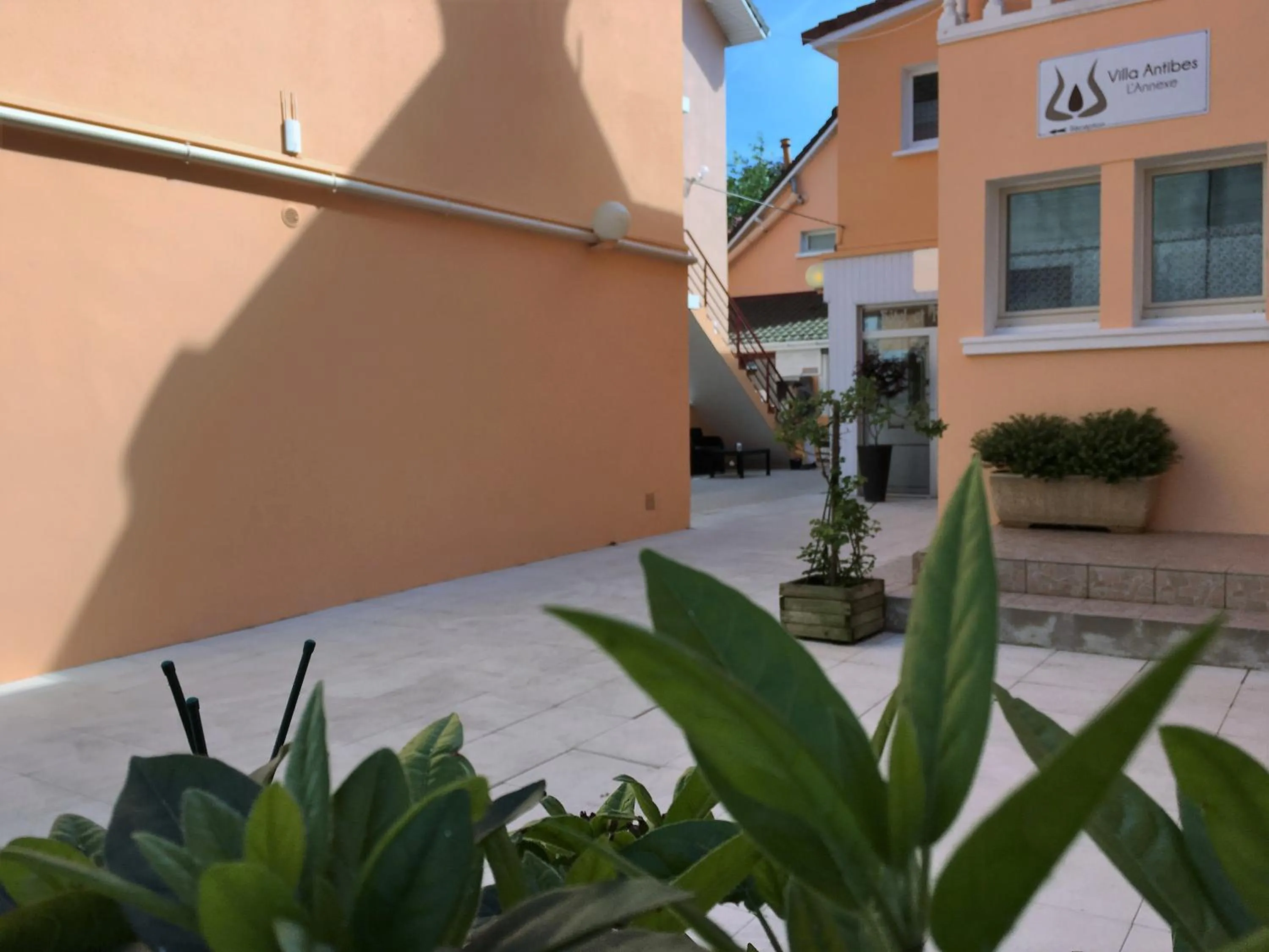 Patio in Hôtel et Appart 'hôtel Chez Gino ETAPLES-Le Touquet