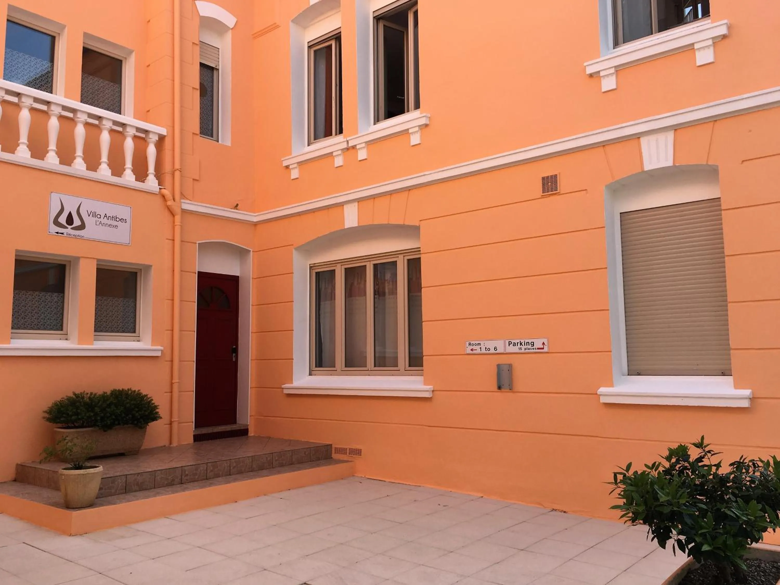 Facade/entrance in Hôtel et Appart 'hôtel Chez Gino ETAPLES-Le Touquet