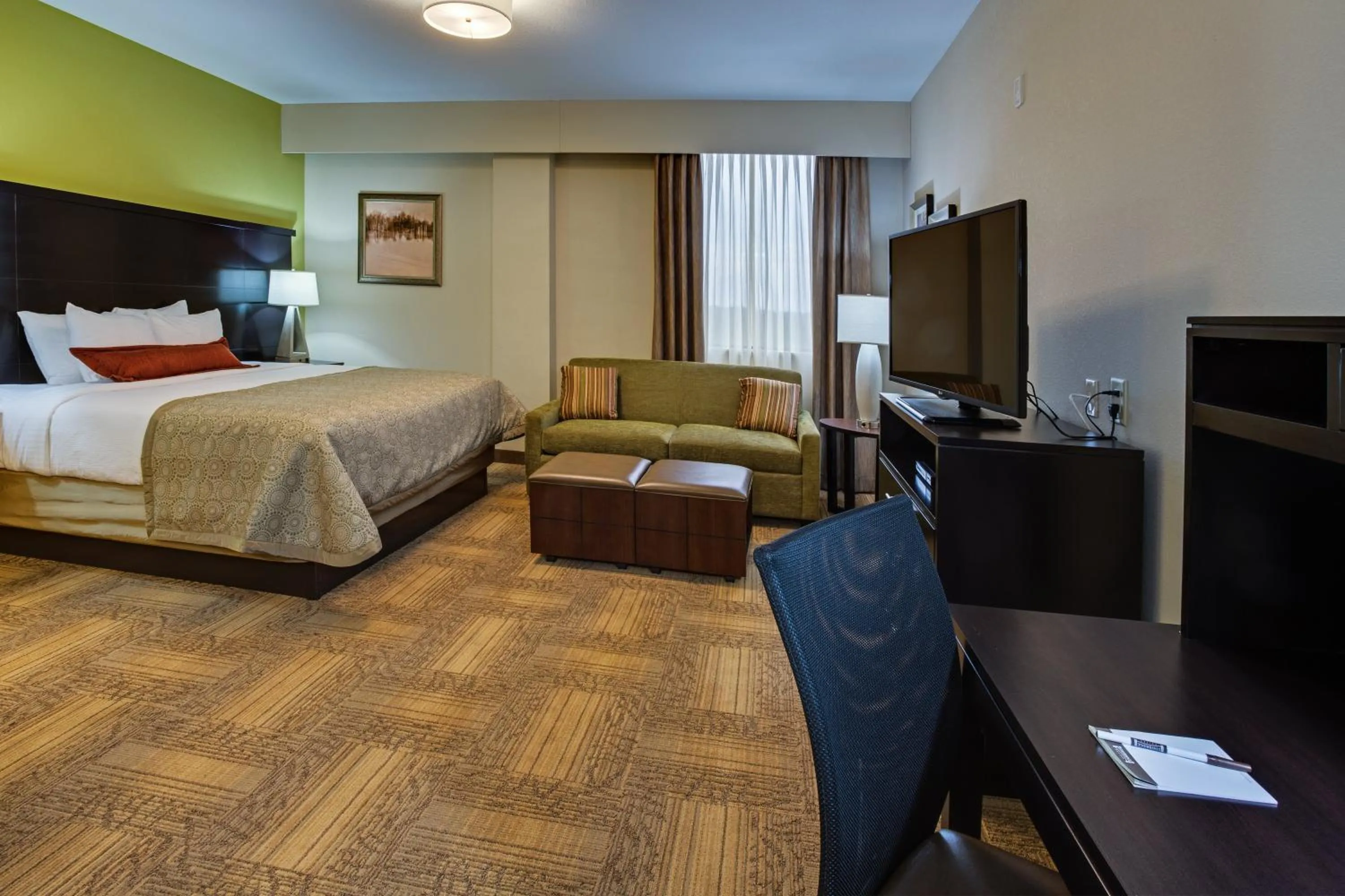 Photo of the whole room, Bed in Staybridge Suites Atlanta Airport