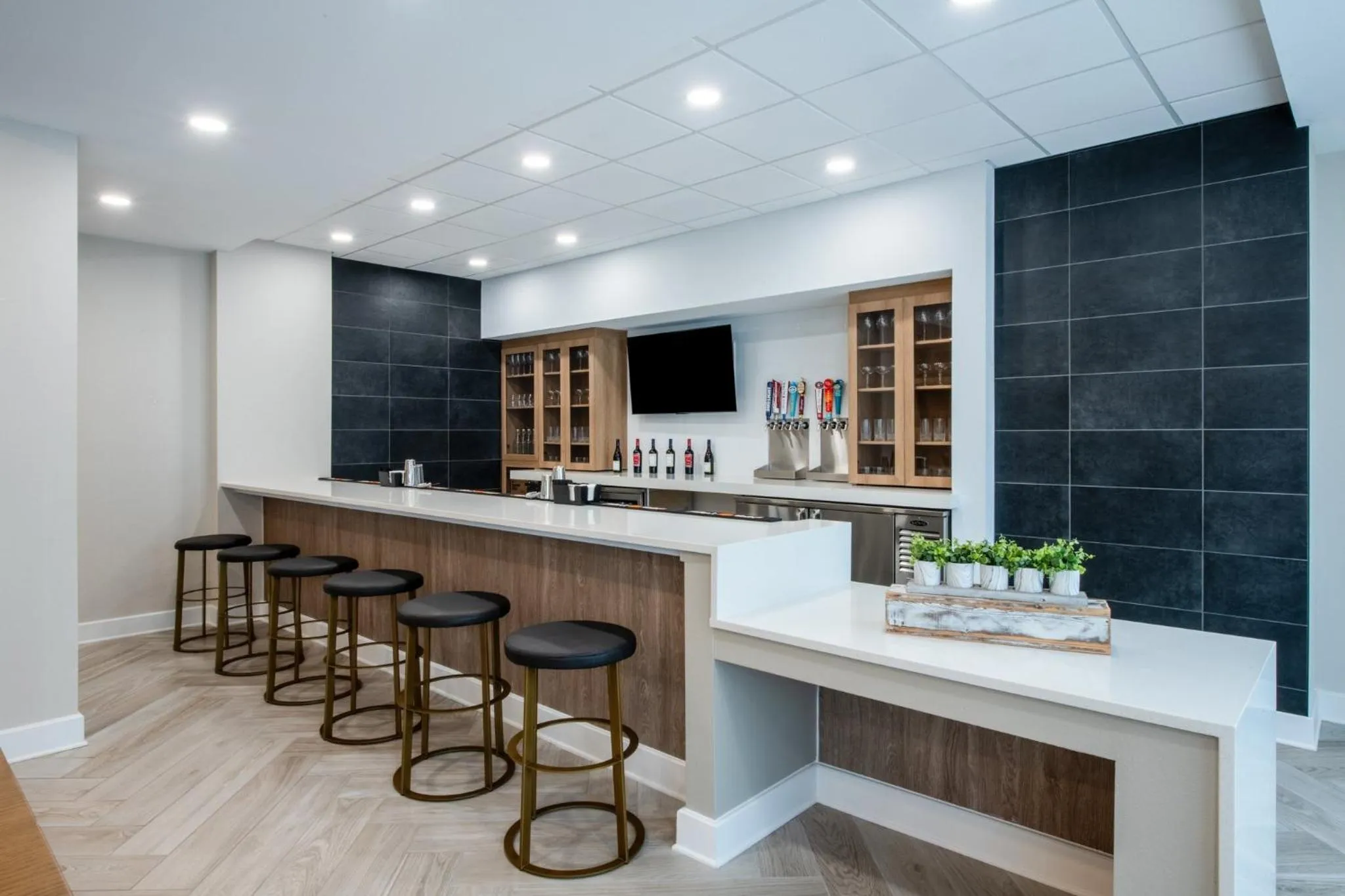 Lounge or bar in Staybridge Suites Atlanta Airport