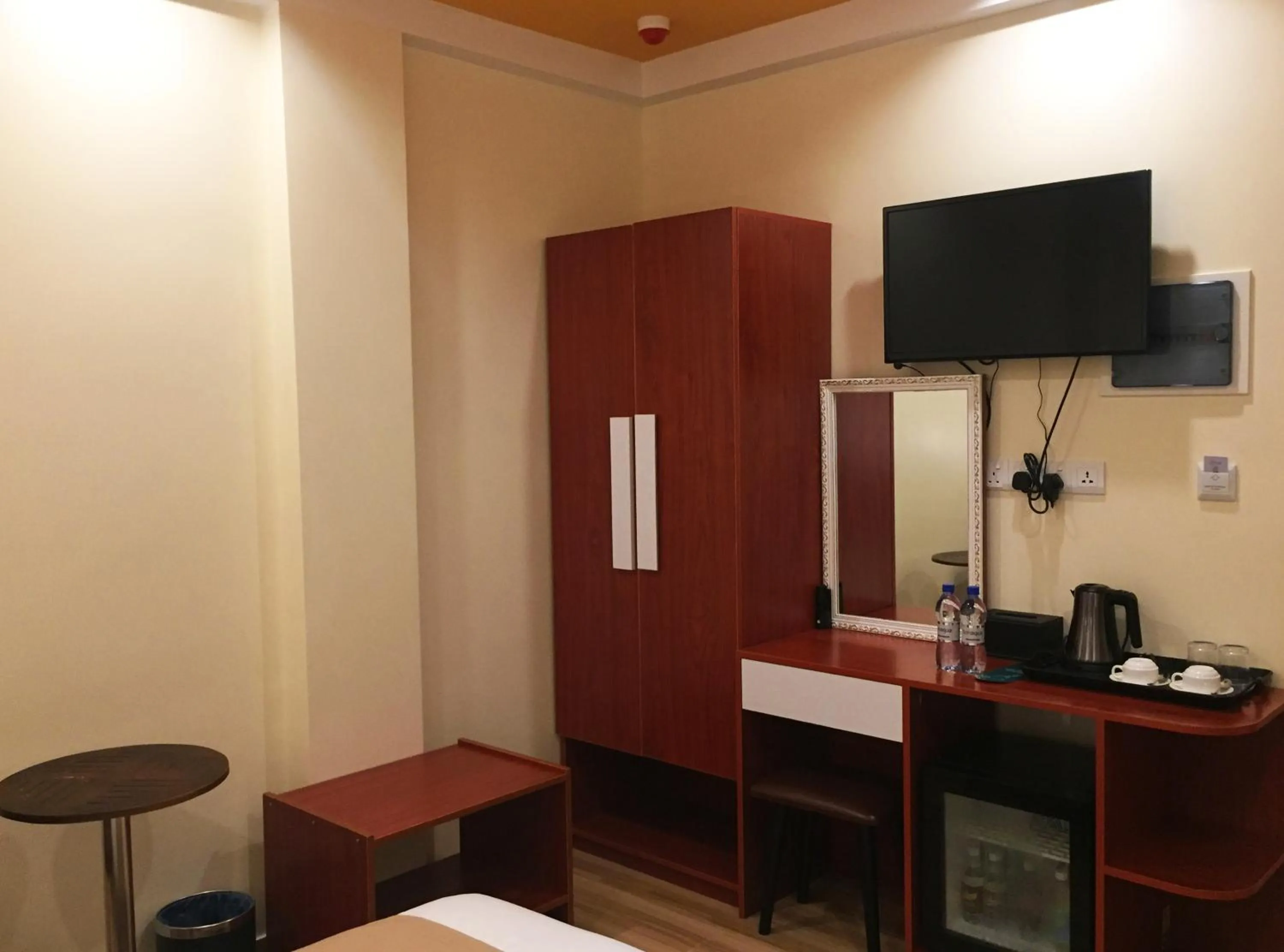 TV and multimedia, Bed in Rosemary Boutique