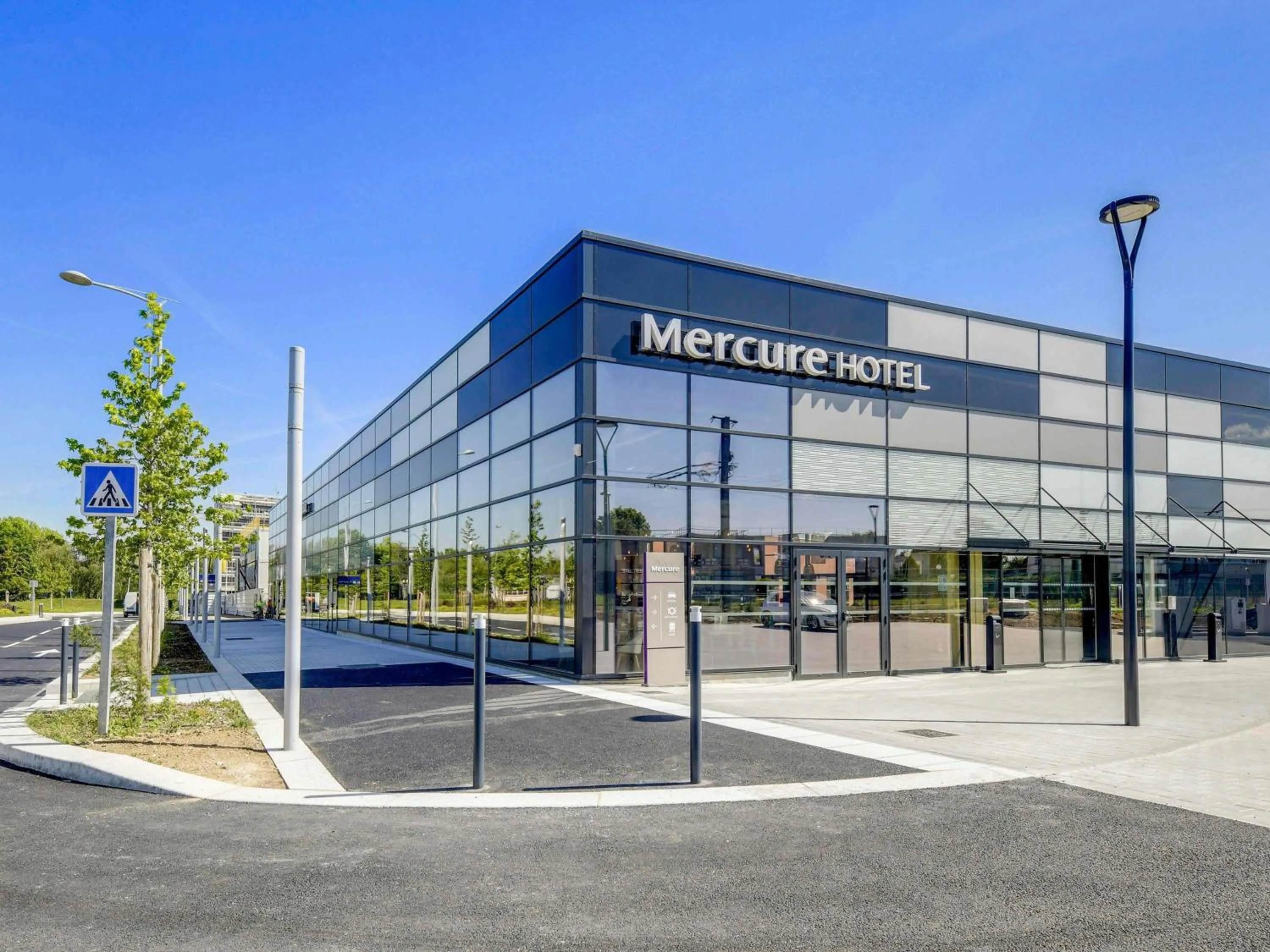 Property building in Mercure Paris Orly Airport