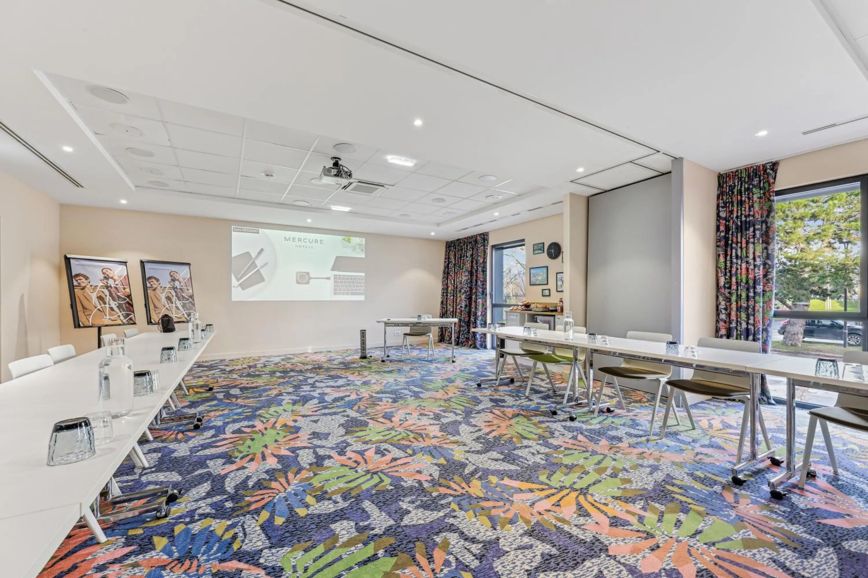 Seating area in Mercure Paris Orly Airport