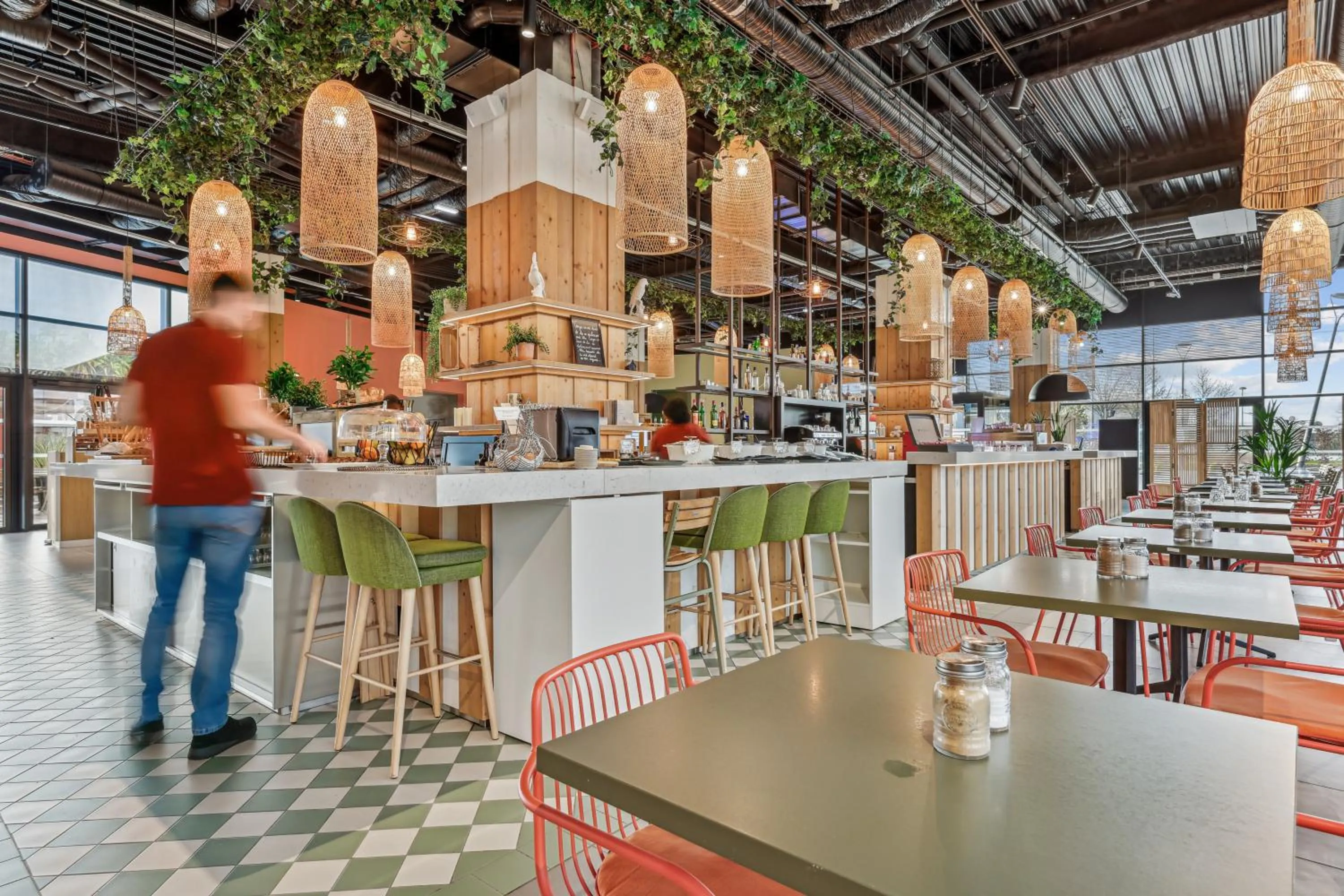 Restaurant/places to eat in Mercure Paris Orly Airport