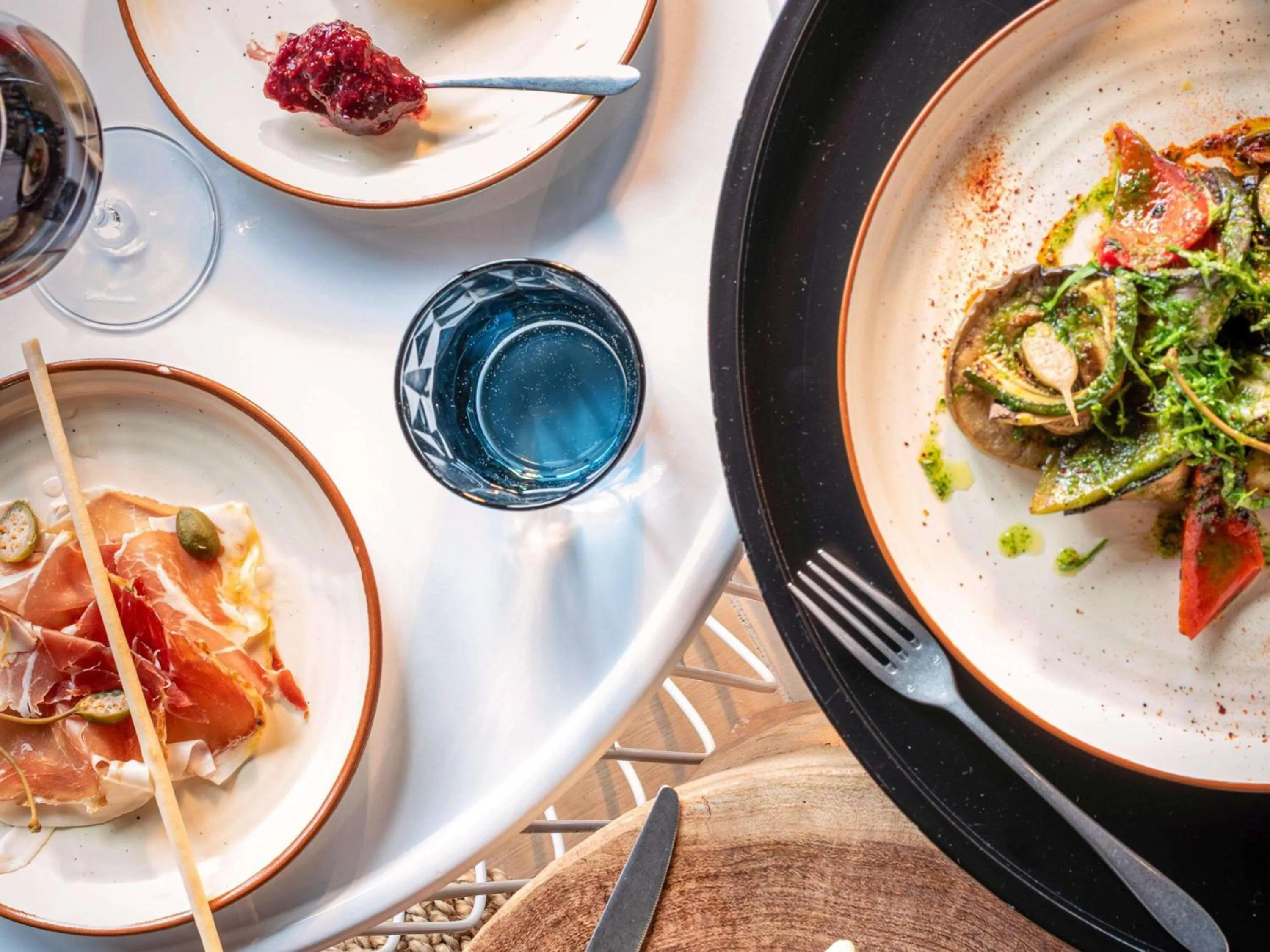 Restaurant/places to eat in Mercure Paris Orly Airport