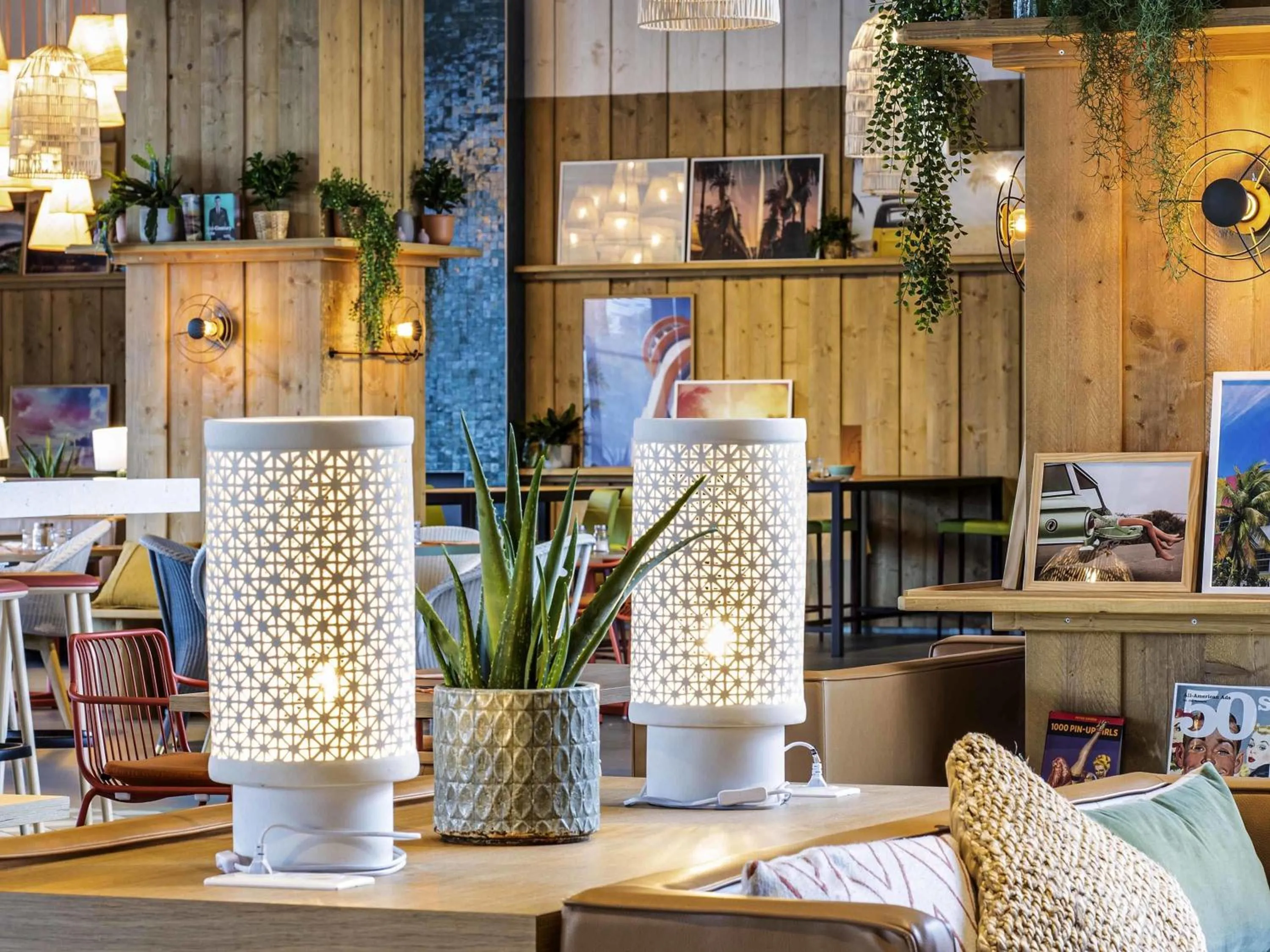 Restaurant/places to eat in Mercure Paris Orly Airport