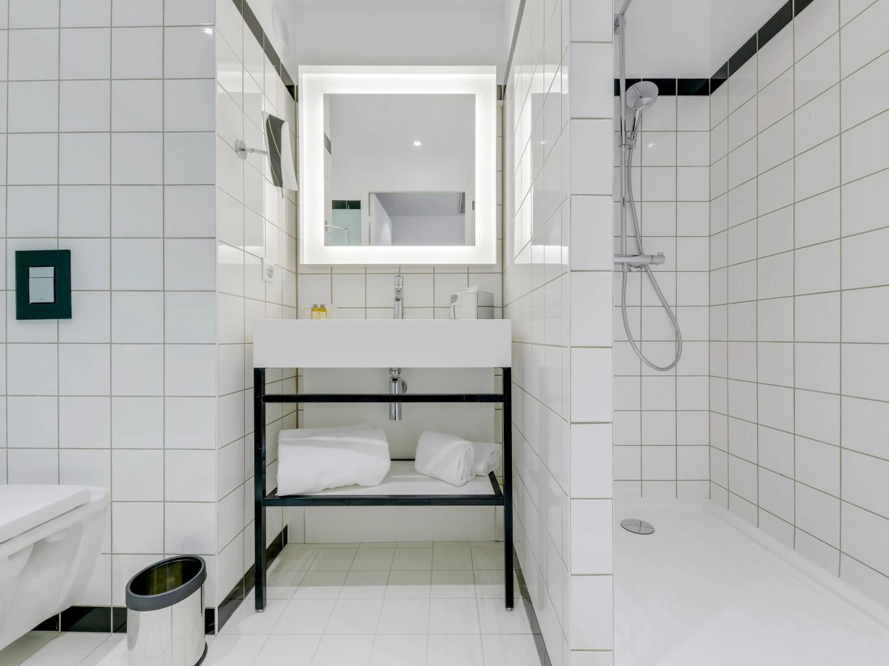 Shower in Mercure Paris Orly Airport