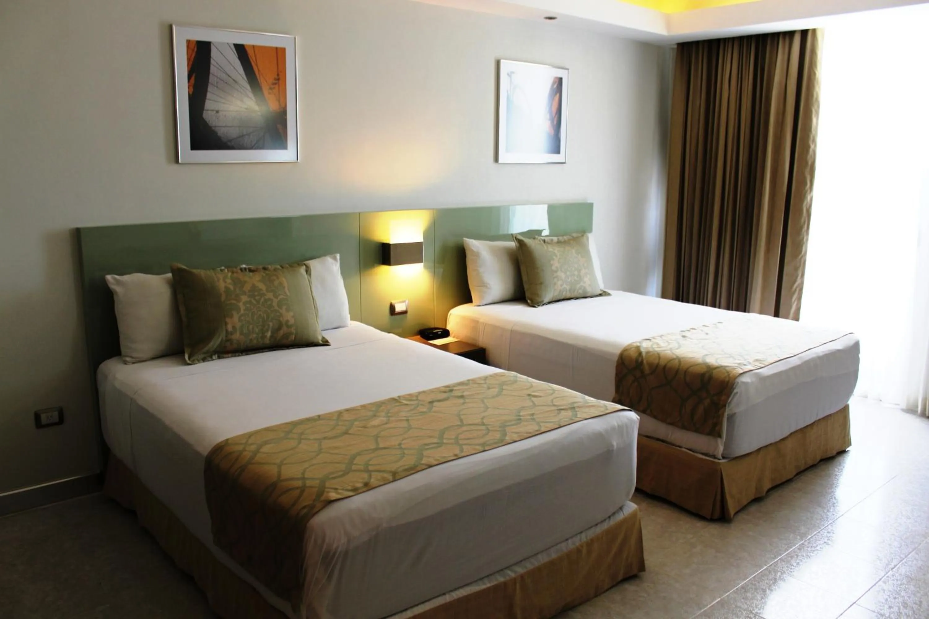 Bed in Hotel El Conquistador del Paseo de Montejo