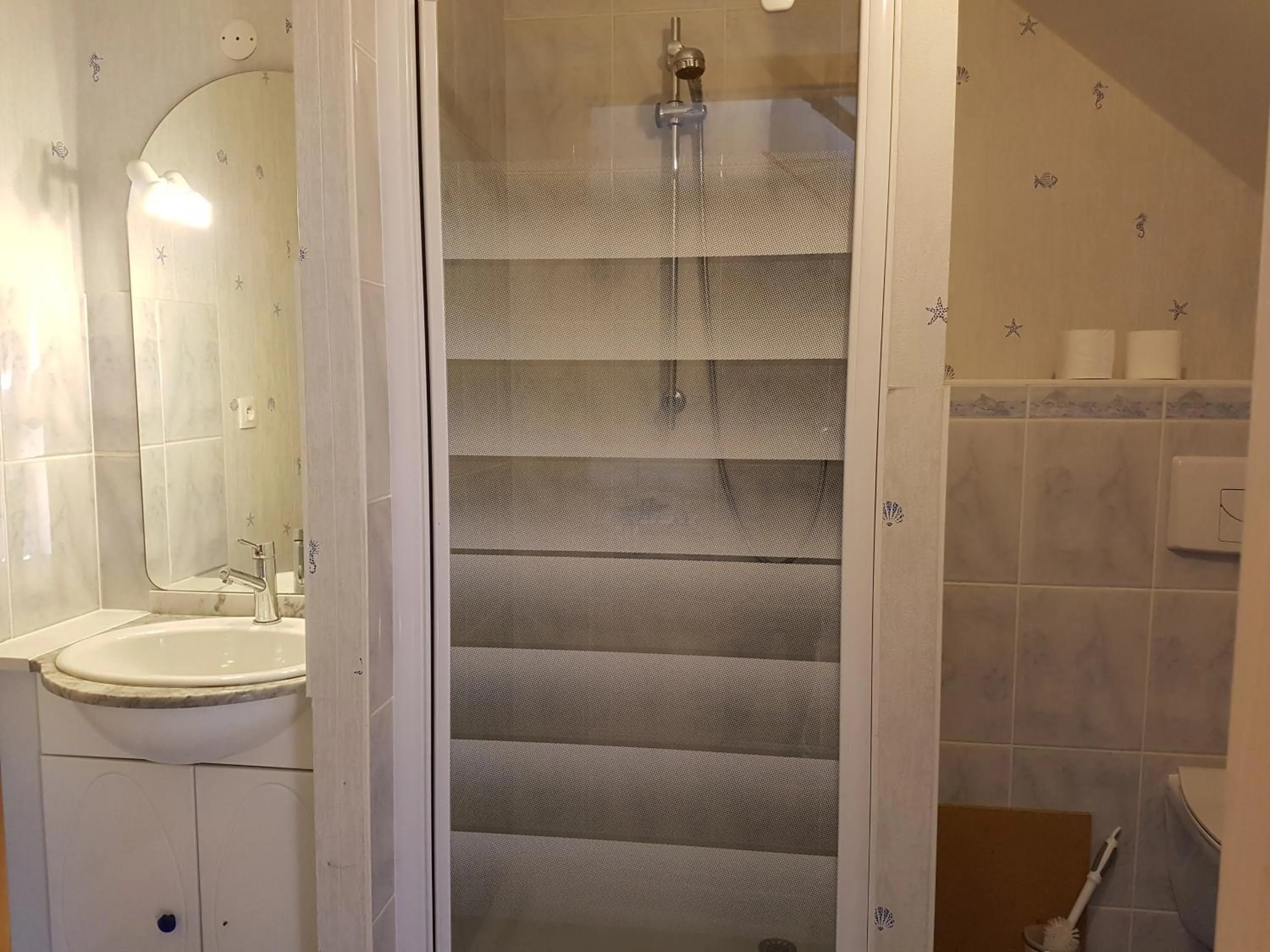 Shower in Le Pont Sée