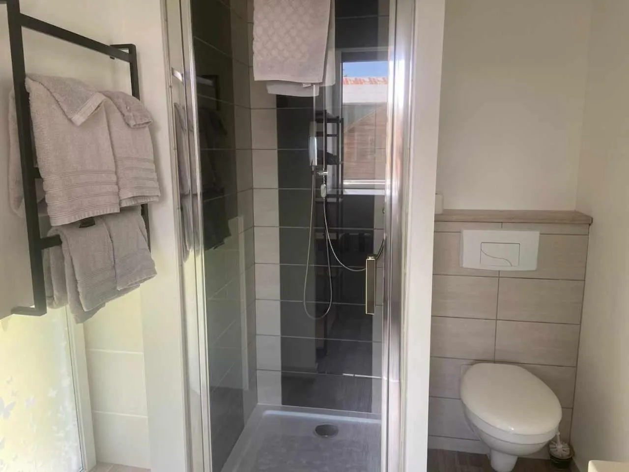 Shower in Le Pont Sée