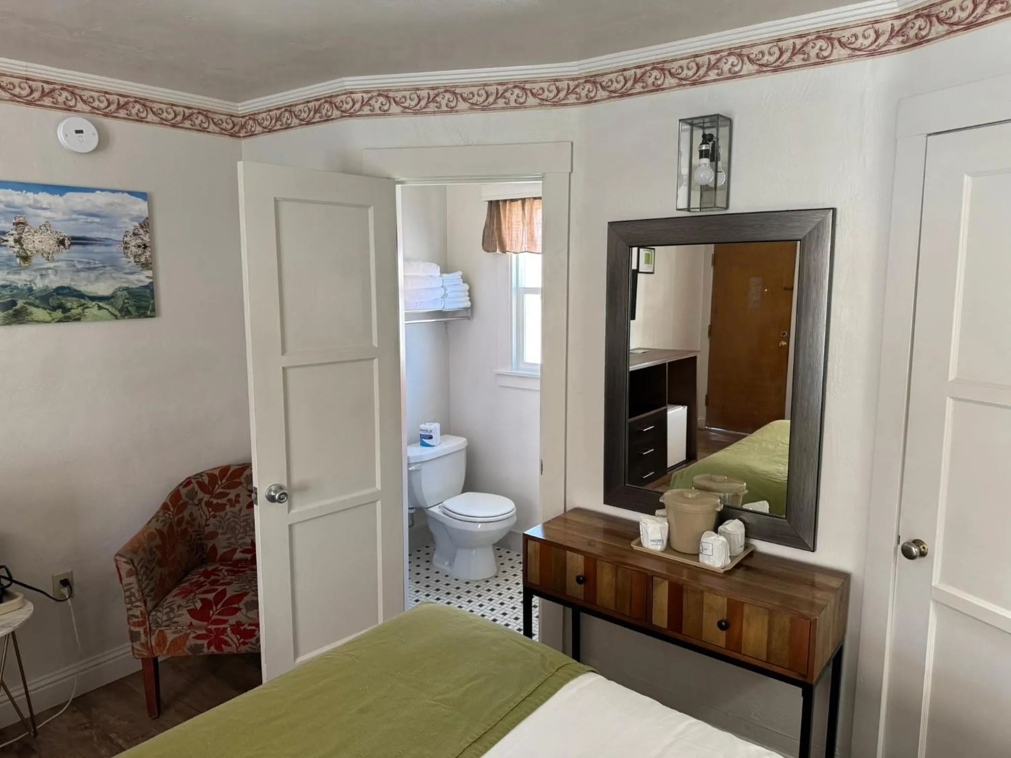 Bathroom, Bed in Silver Maple Inn