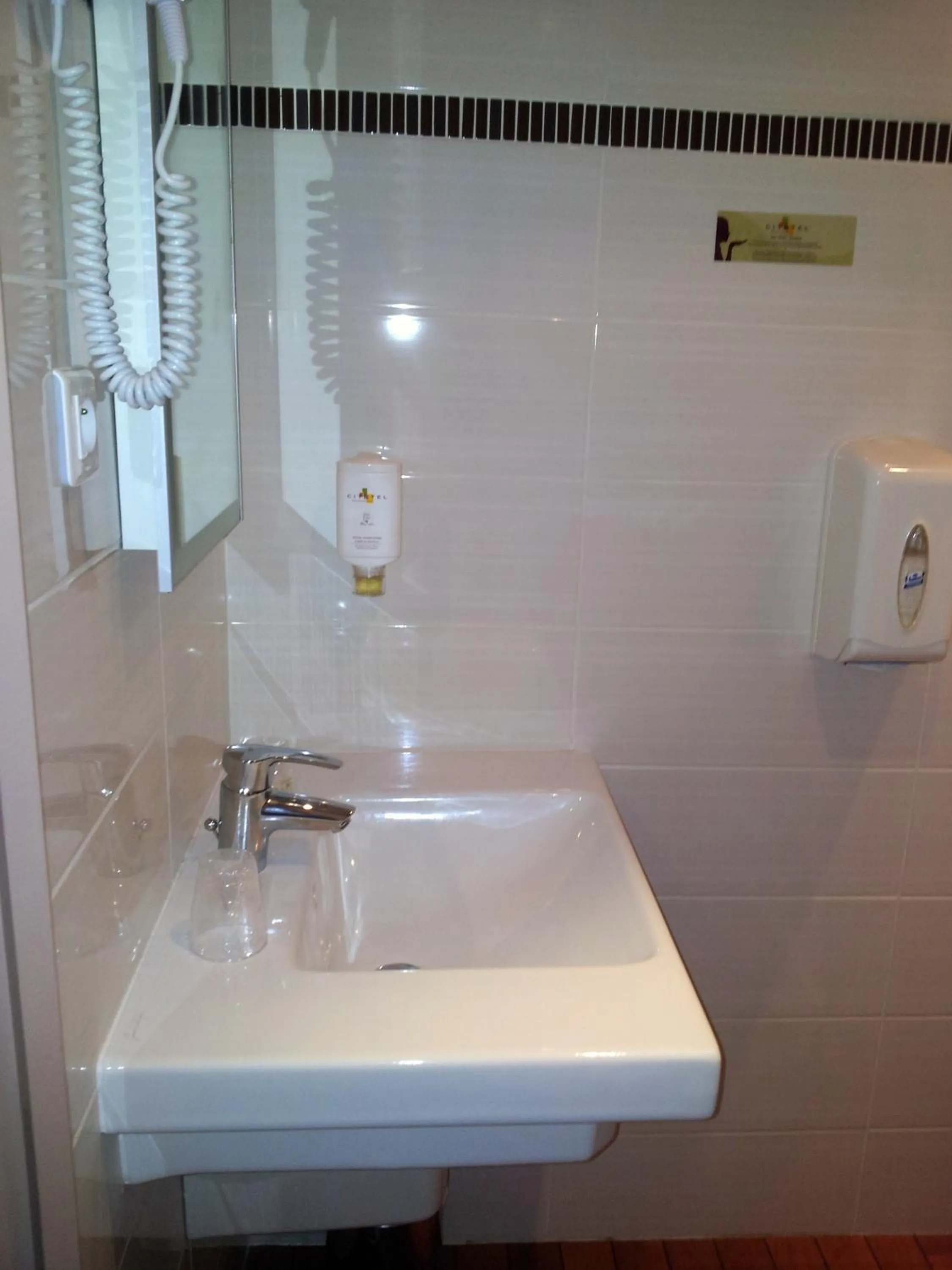 Bathroom in Cit'Hotel Du Port Rhu