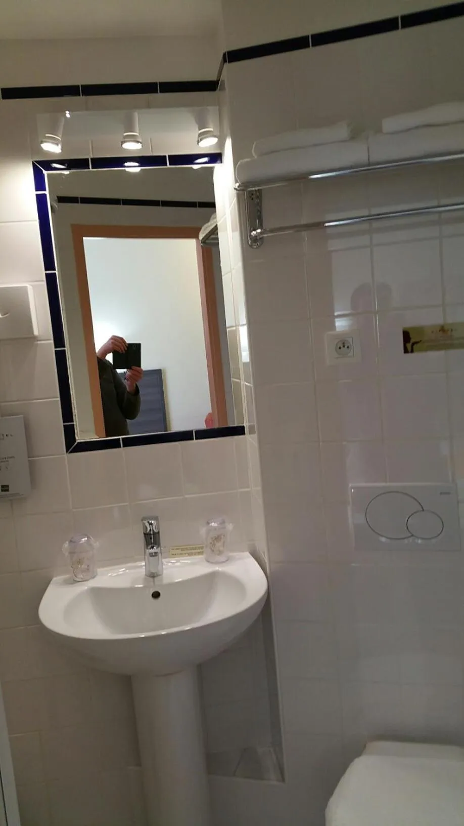 Photo of the whole room in Cit'Hotel Du Port Rhu