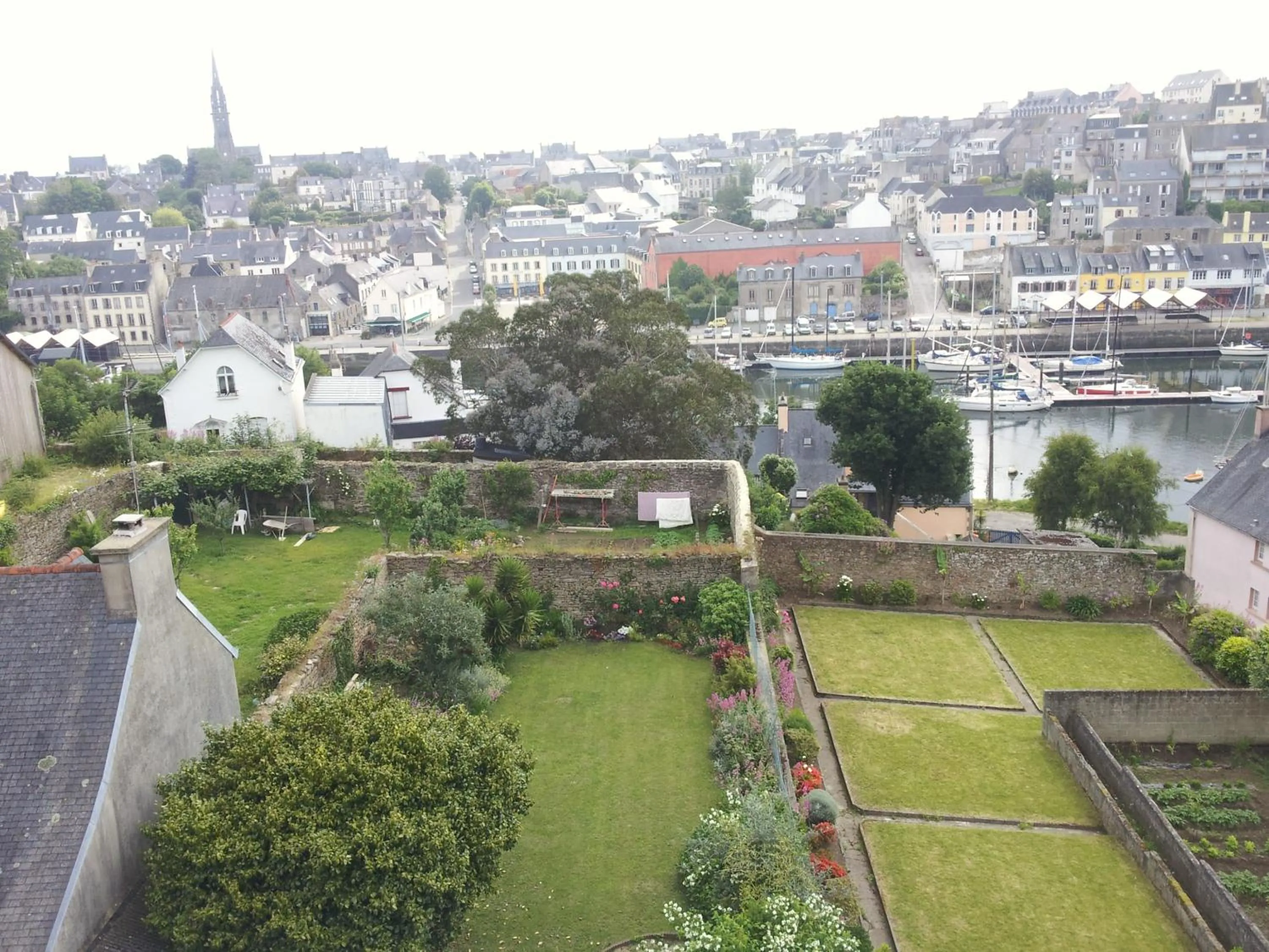Garden in Cit'Hotel Du Port Rhu