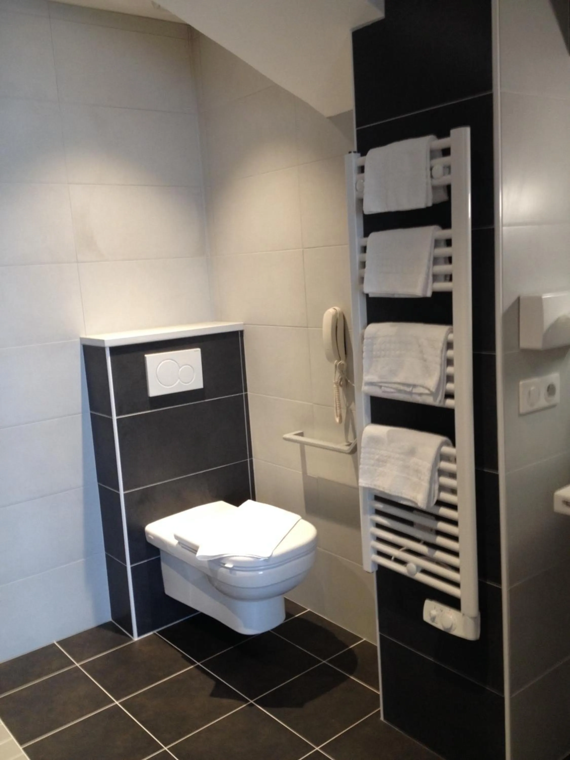 Bathroom in Cit'Hotel Du Port Rhu