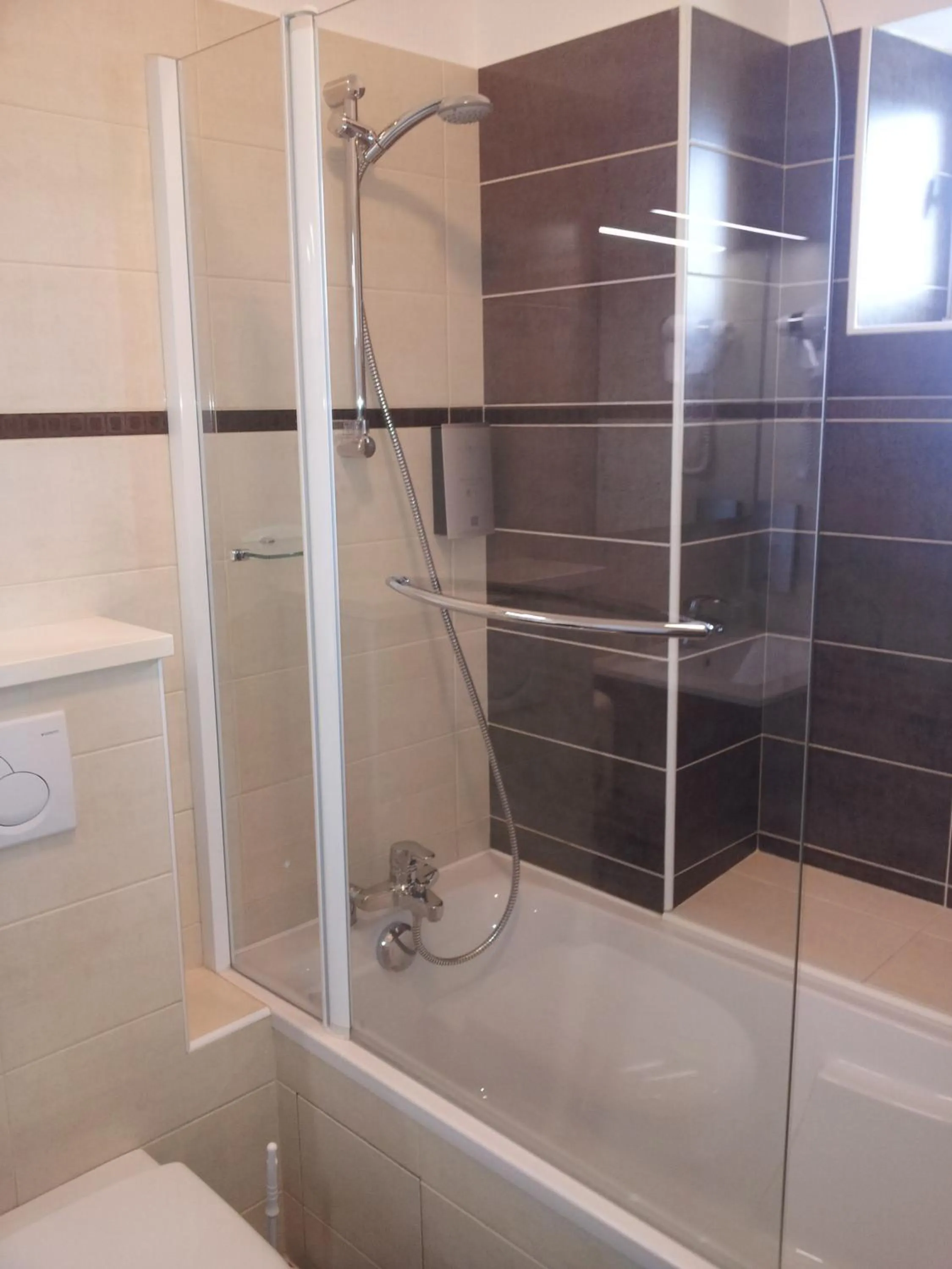 Bathroom in Cit'Hotel Du Port Rhu