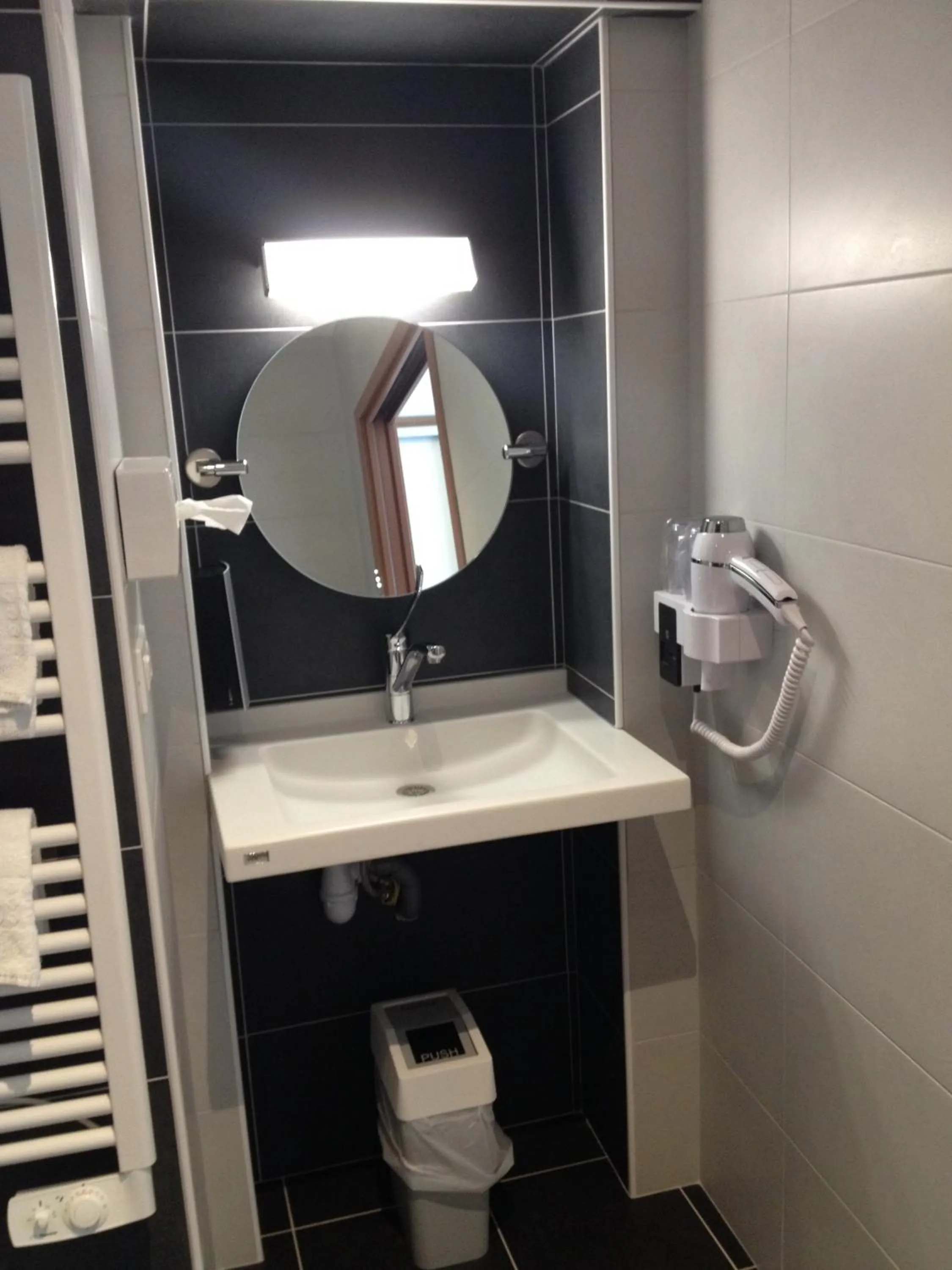 Bathroom in Cit'Hotel Du Port Rhu