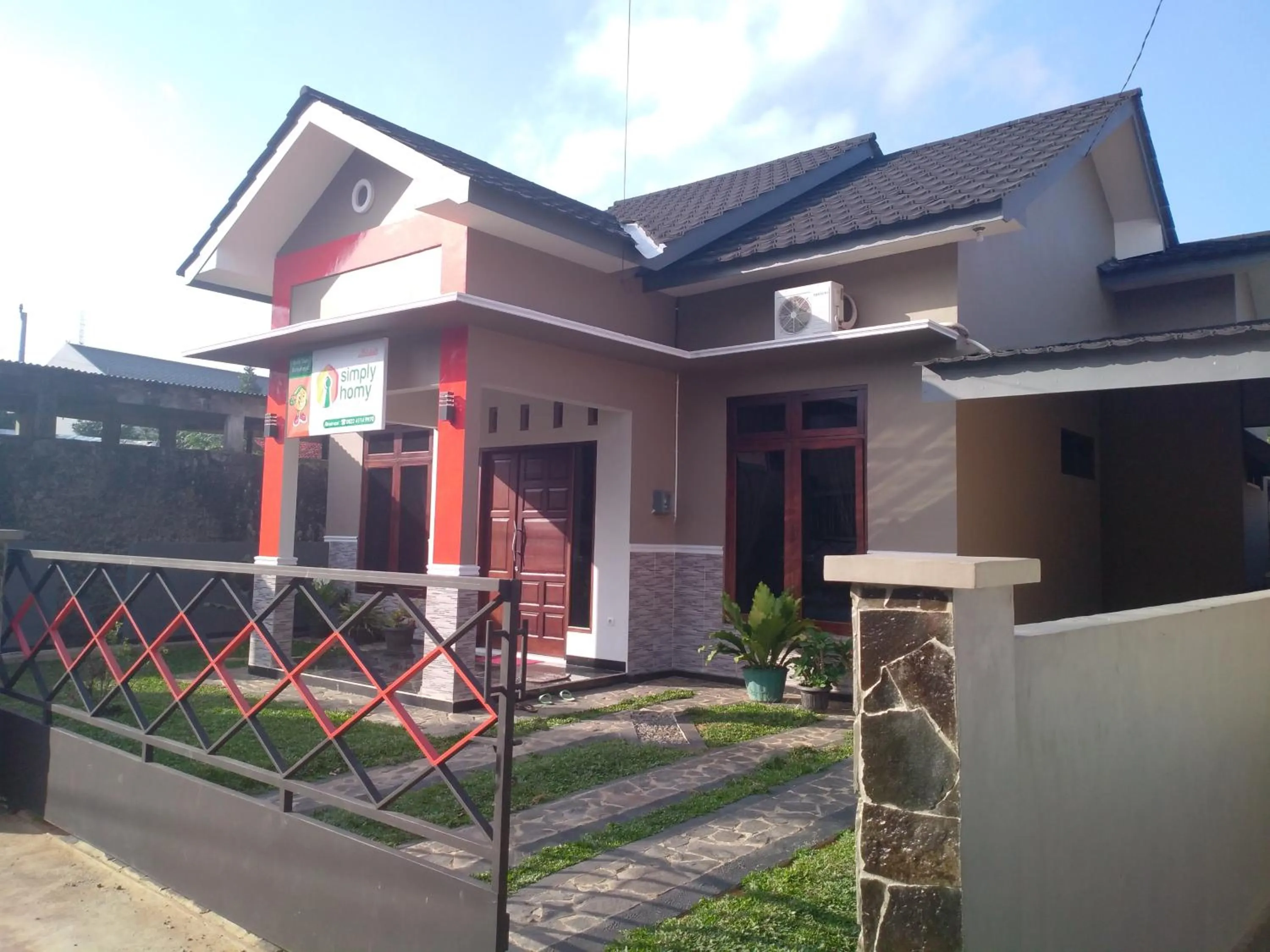 Property building in Homestay Purbalingga Tengah Kota by Simply Homy