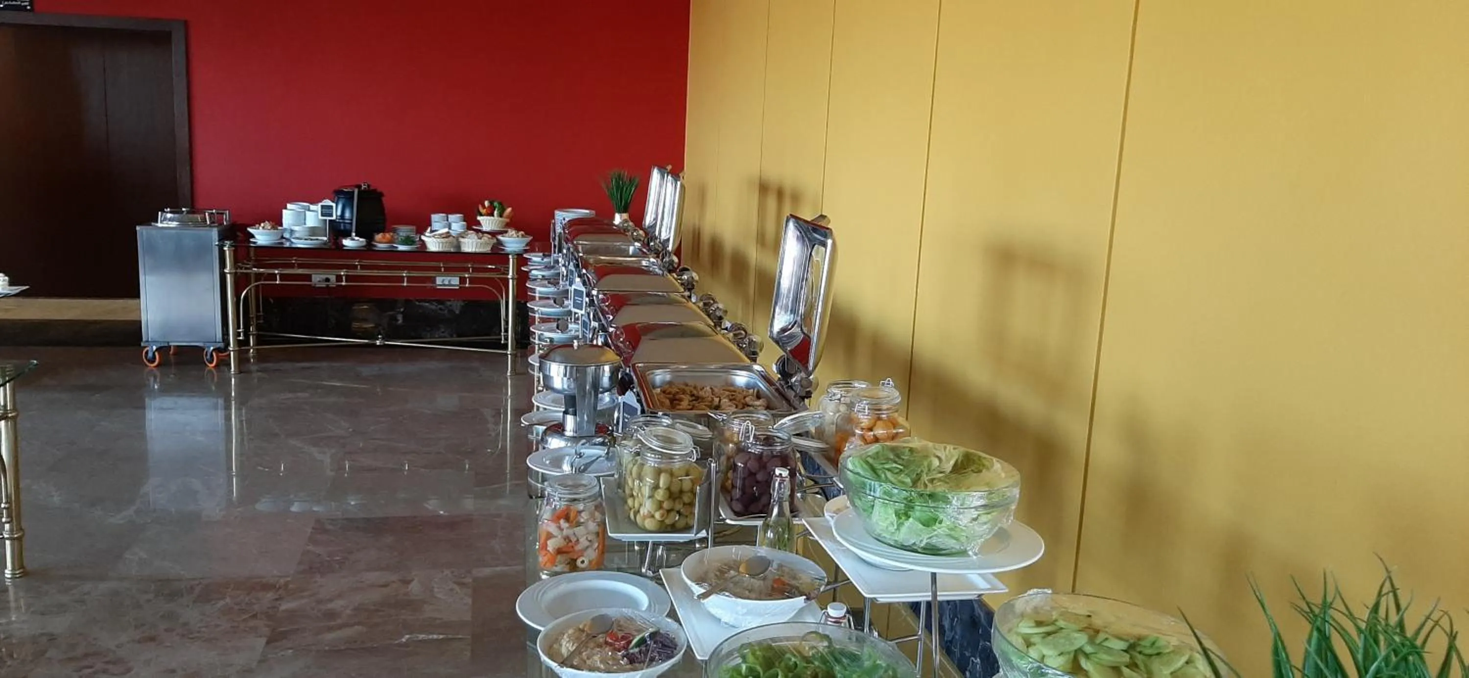 Restaurant/places to eat in Porto Said Hotel & Spa