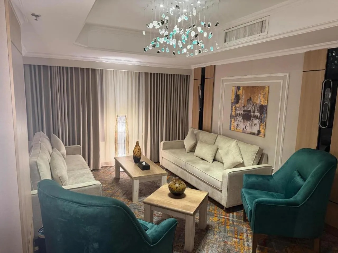 Seating area in Golden Tulip Al Shakreen