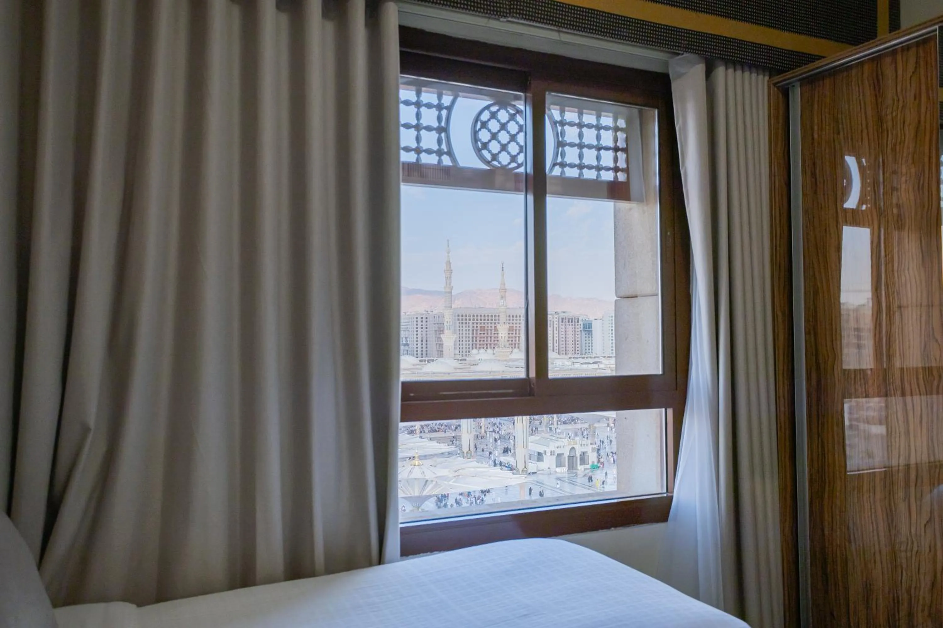 Bedroom, Bed in Golden Tulip Al Shakreen