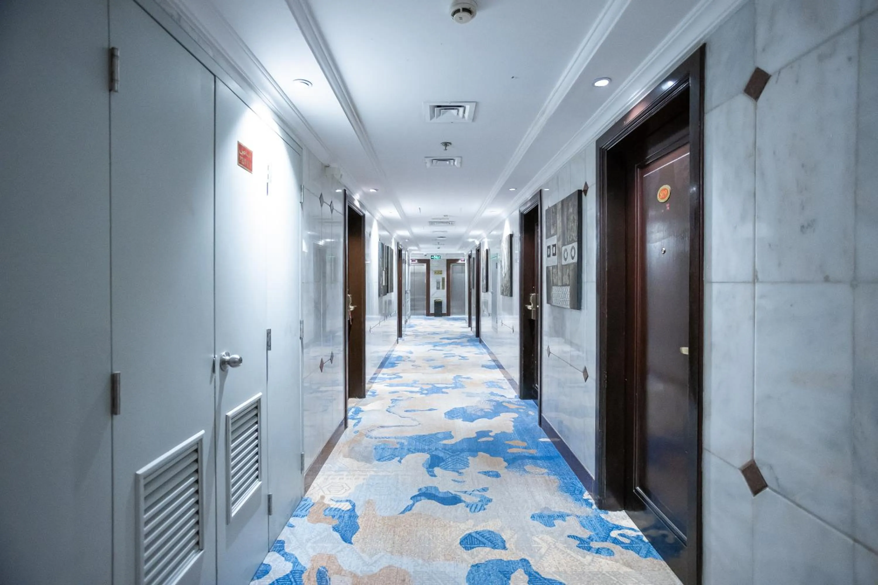 Photo of the whole room in Golden Tulip Al Shakreen