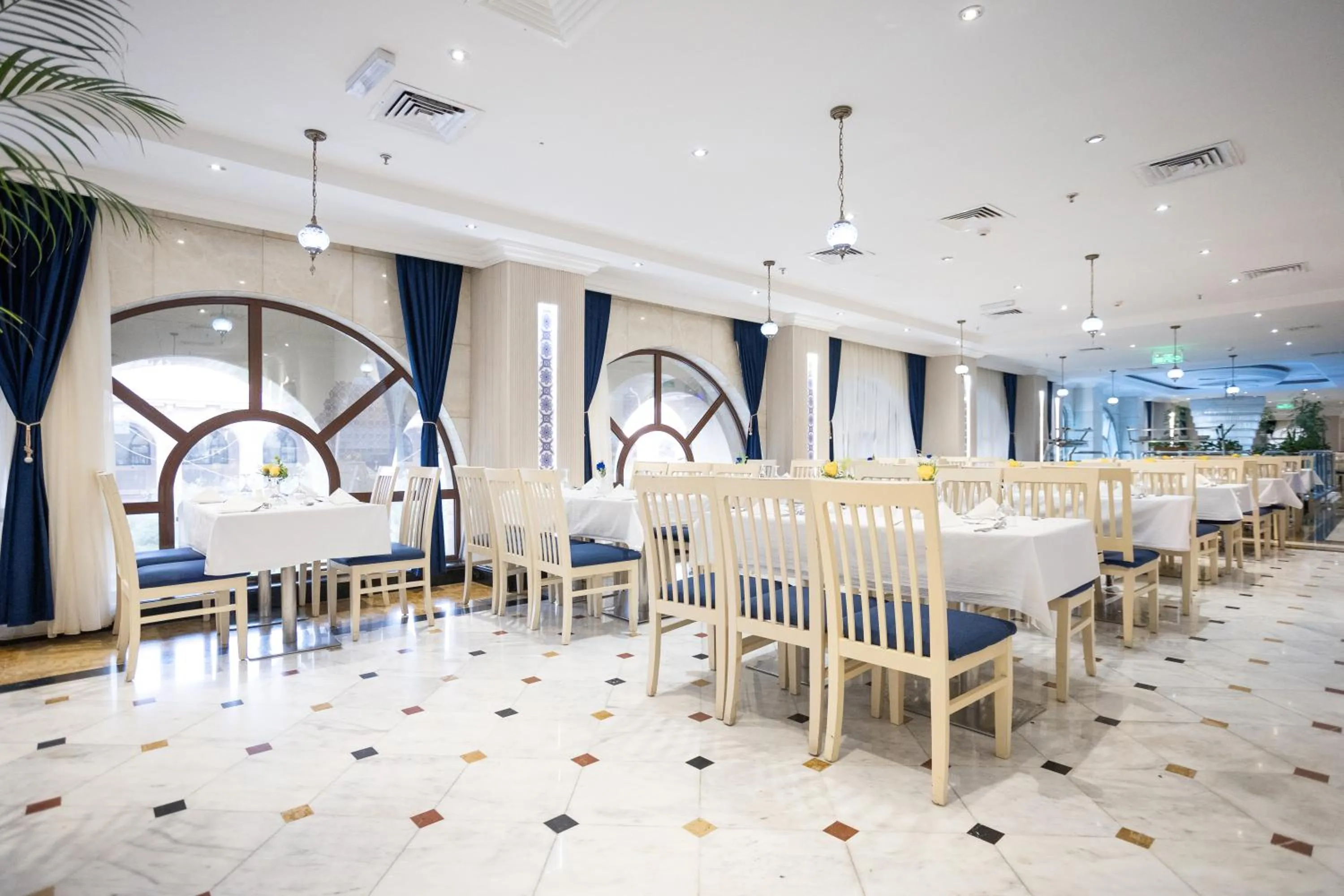 Restaurant/places to eat in Golden Tulip Al Shakreen