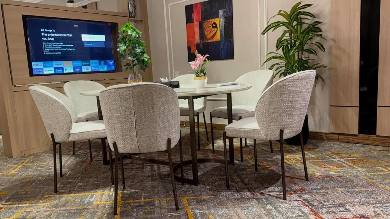 Living room in Golden Tulip Al Shakreen